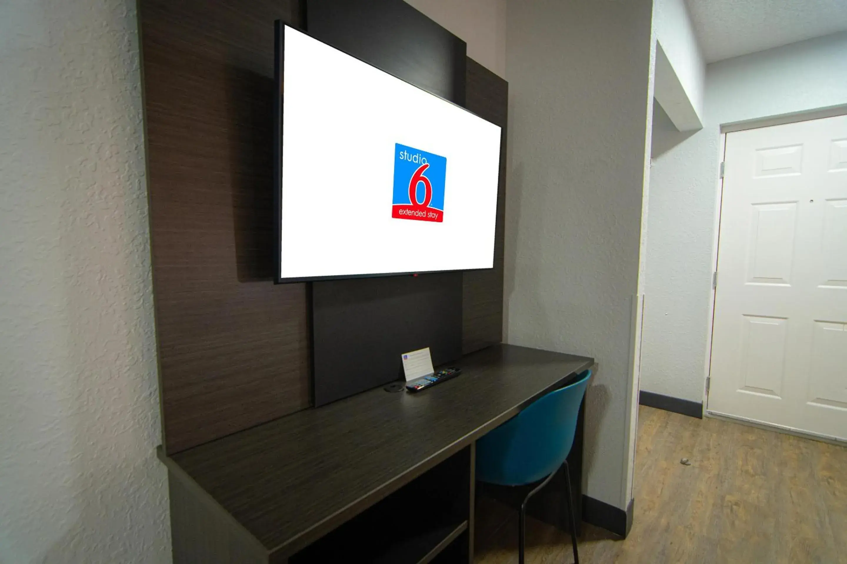 TV and multimedia in Studio 6-Coral Springs, FL - Fort Lauderdale TV and multimedia in Studio 6-Coral Springs, FL - Fort Lauderdale