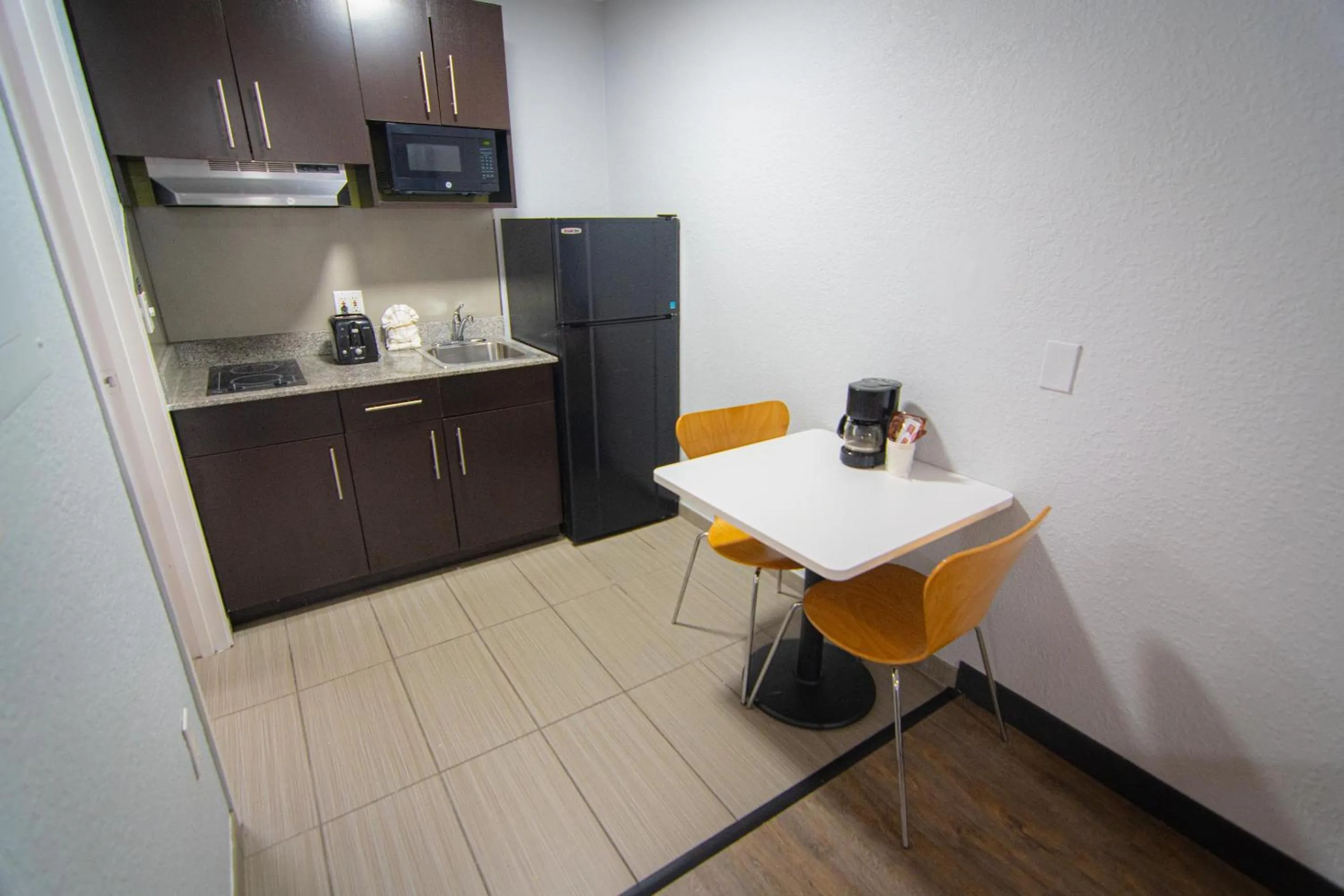 Kitchen or kitchenette in Studio 6-Coral Springs, FL - Fort Lauderdale