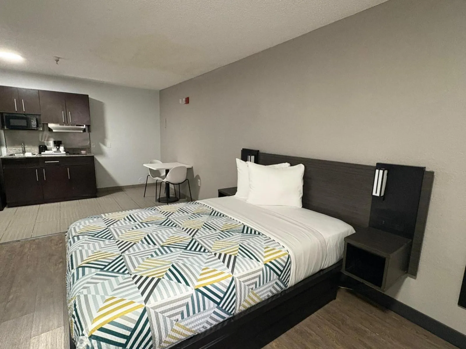 Photo of the whole room, Bed in Studio 6-Coral Springs, FL - Fort Lauderdale