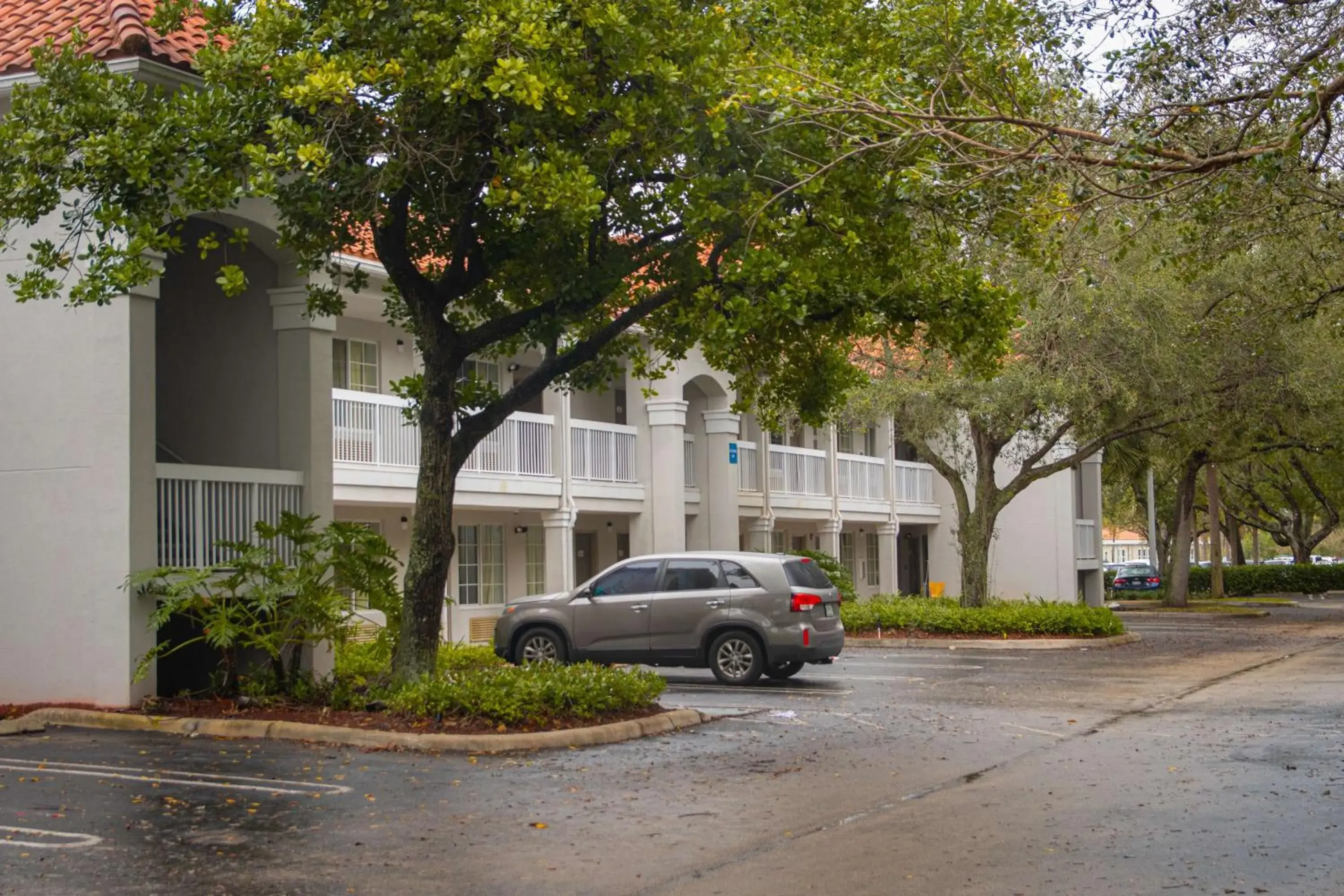 Property building in Studio 6-Coral Springs, FL - Fort Lauderdale Property building in Studio 6-Coral Springs, FL - Fort Lauderdale