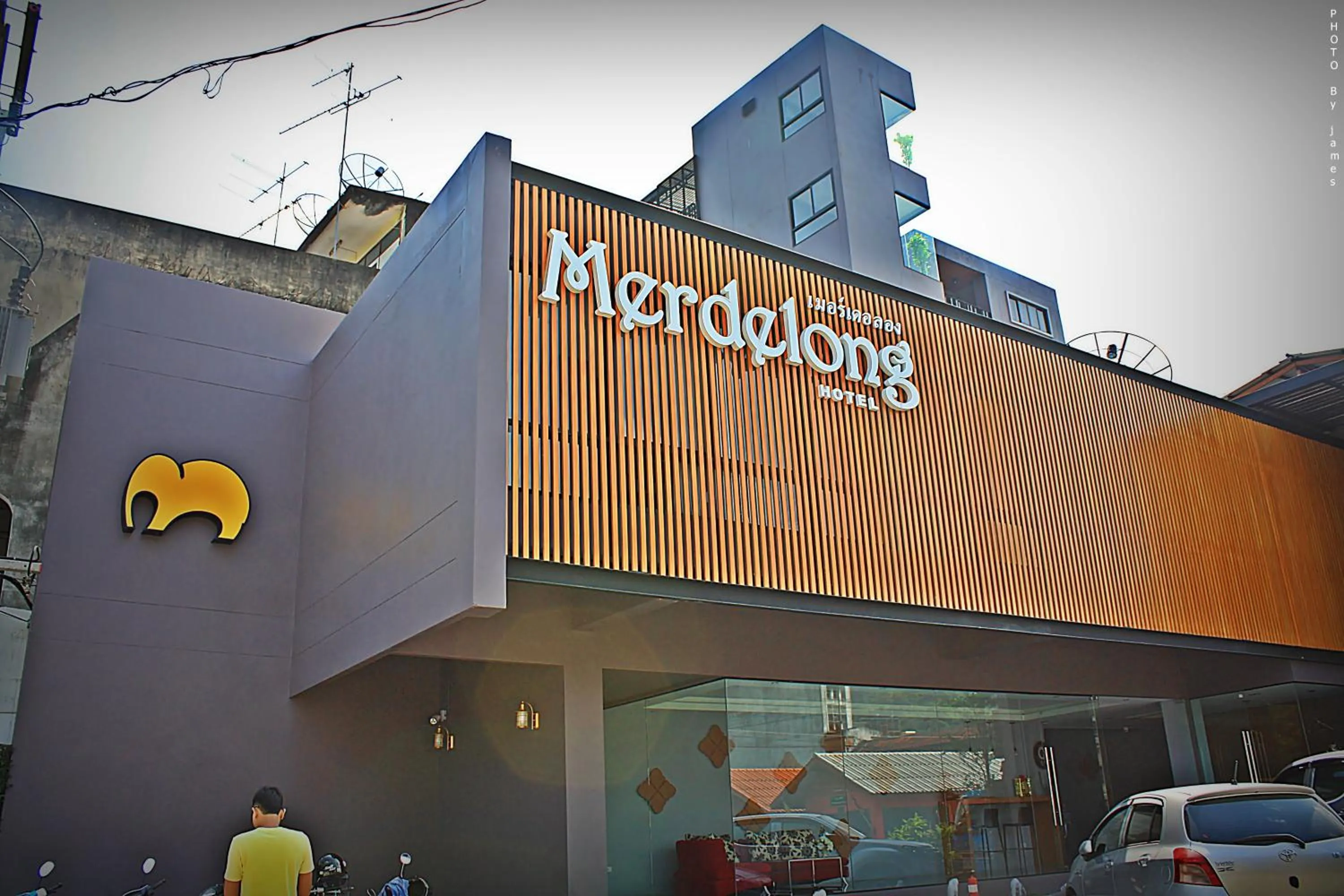 Property building in Merdelong Hotel