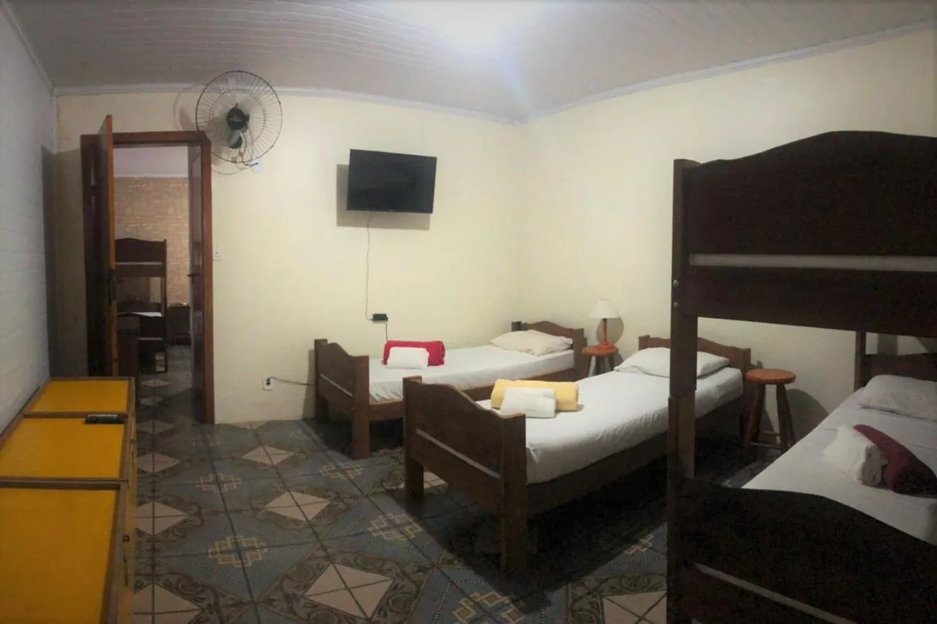 Photo of the whole room, Bed in Geko Pousada Paraty
