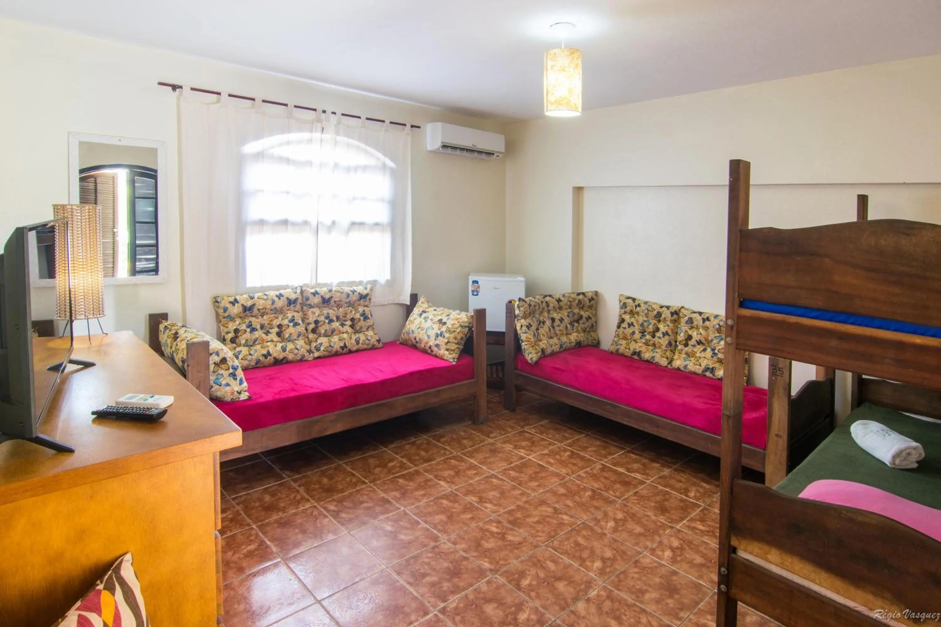 View (from property/room), Bed in Geko Pousada Paraty