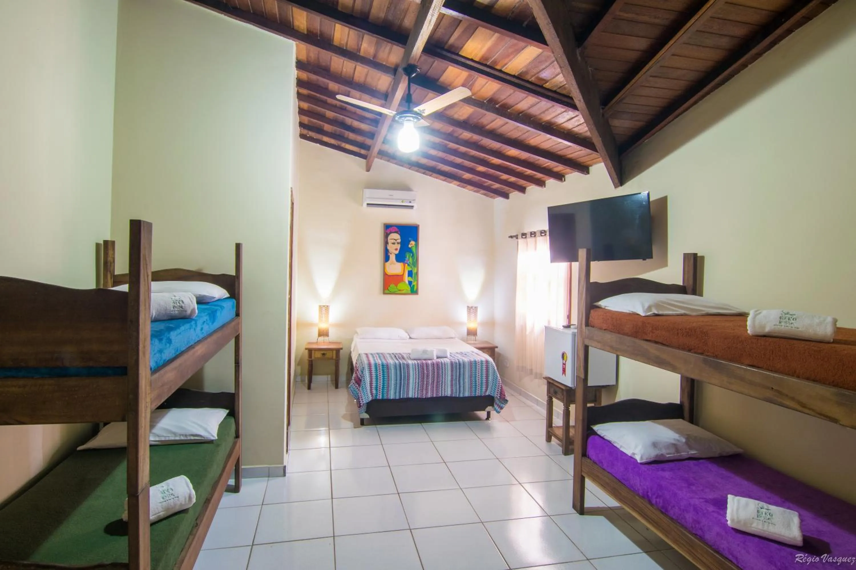 Photo of the whole room, Bed in Geko Pousada Paraty