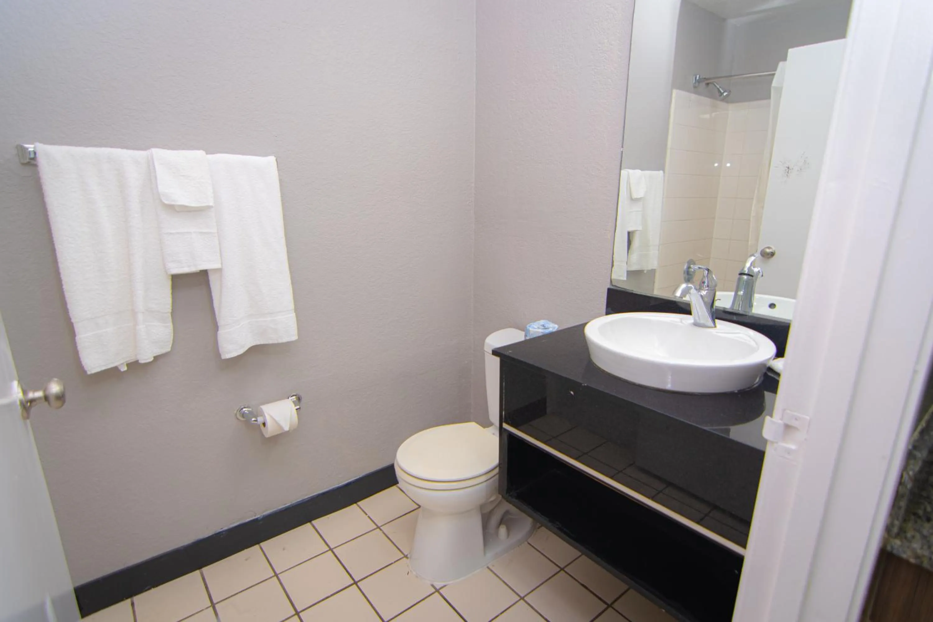 Bathroom in Studio 6-West Palm Beach, FL