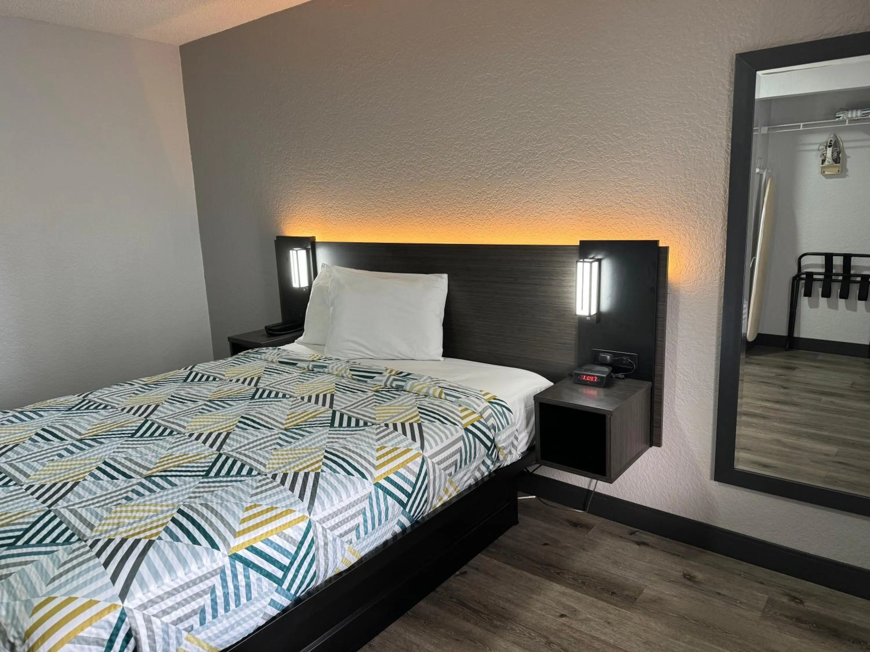 Bed in Studio 6-West Palm Beach, FL