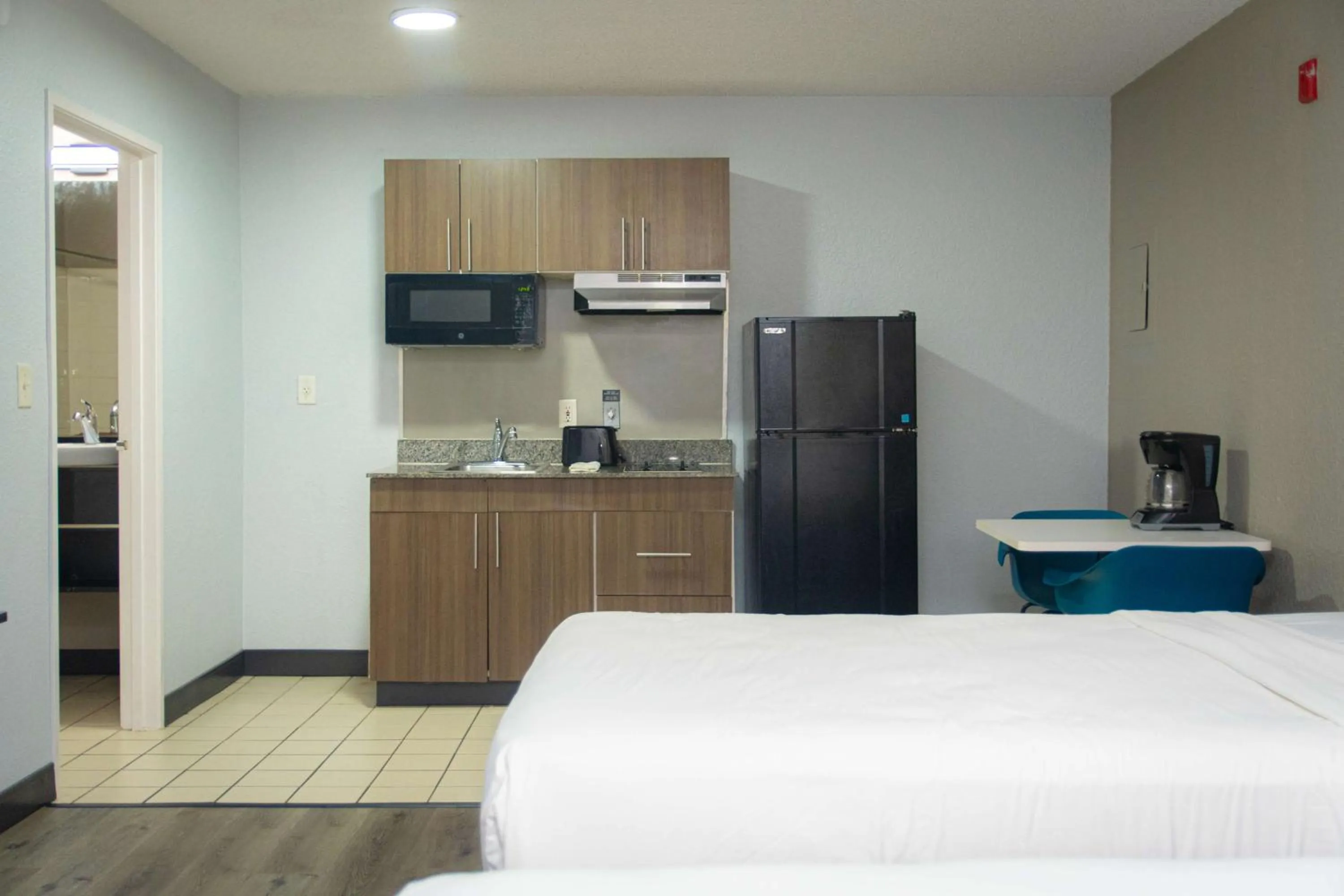 Bedroom, Bed in Studio 6-West Palm Beach, FL