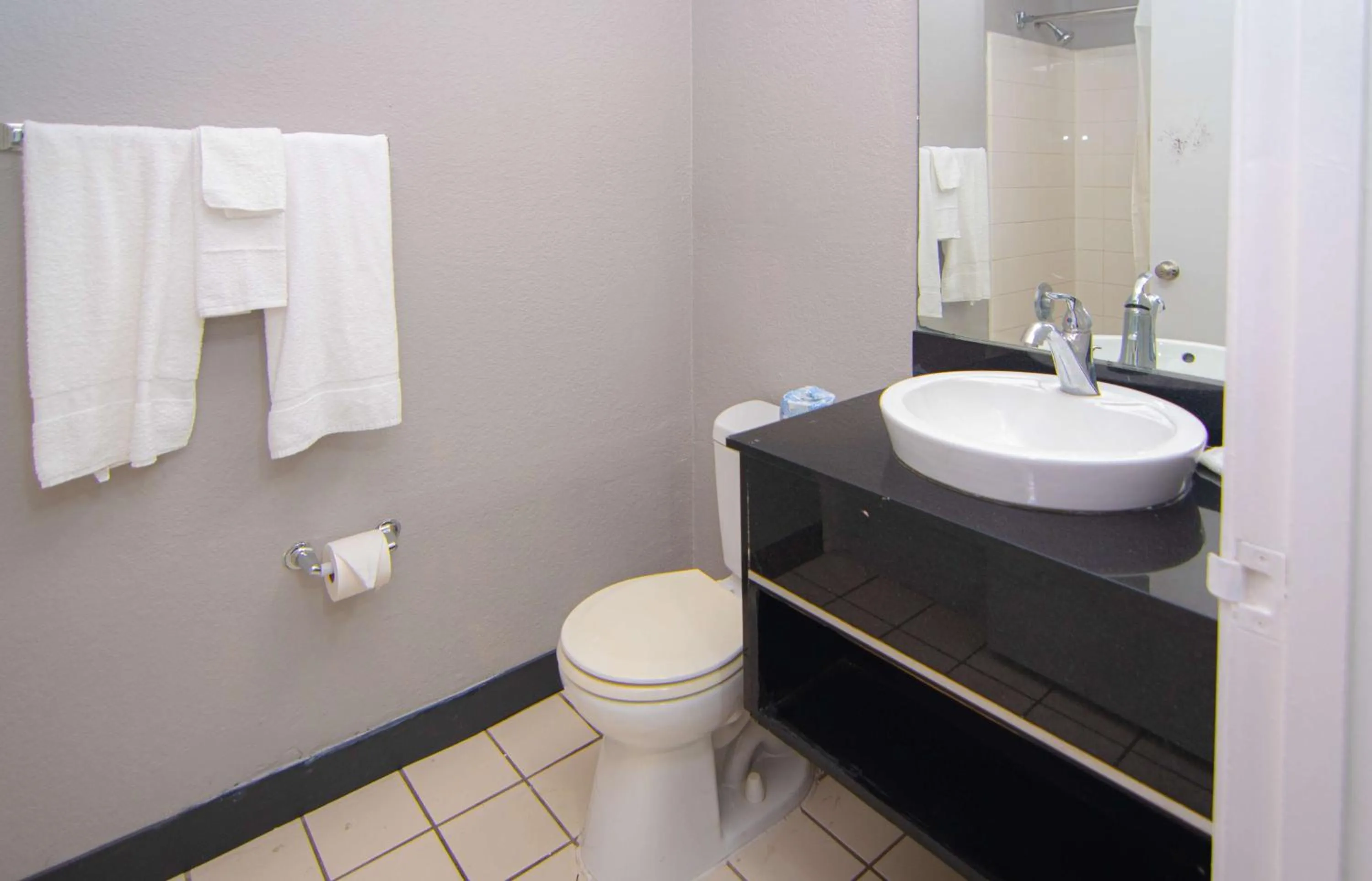 Bathroom in Studio 6-West Palm Beach, FL