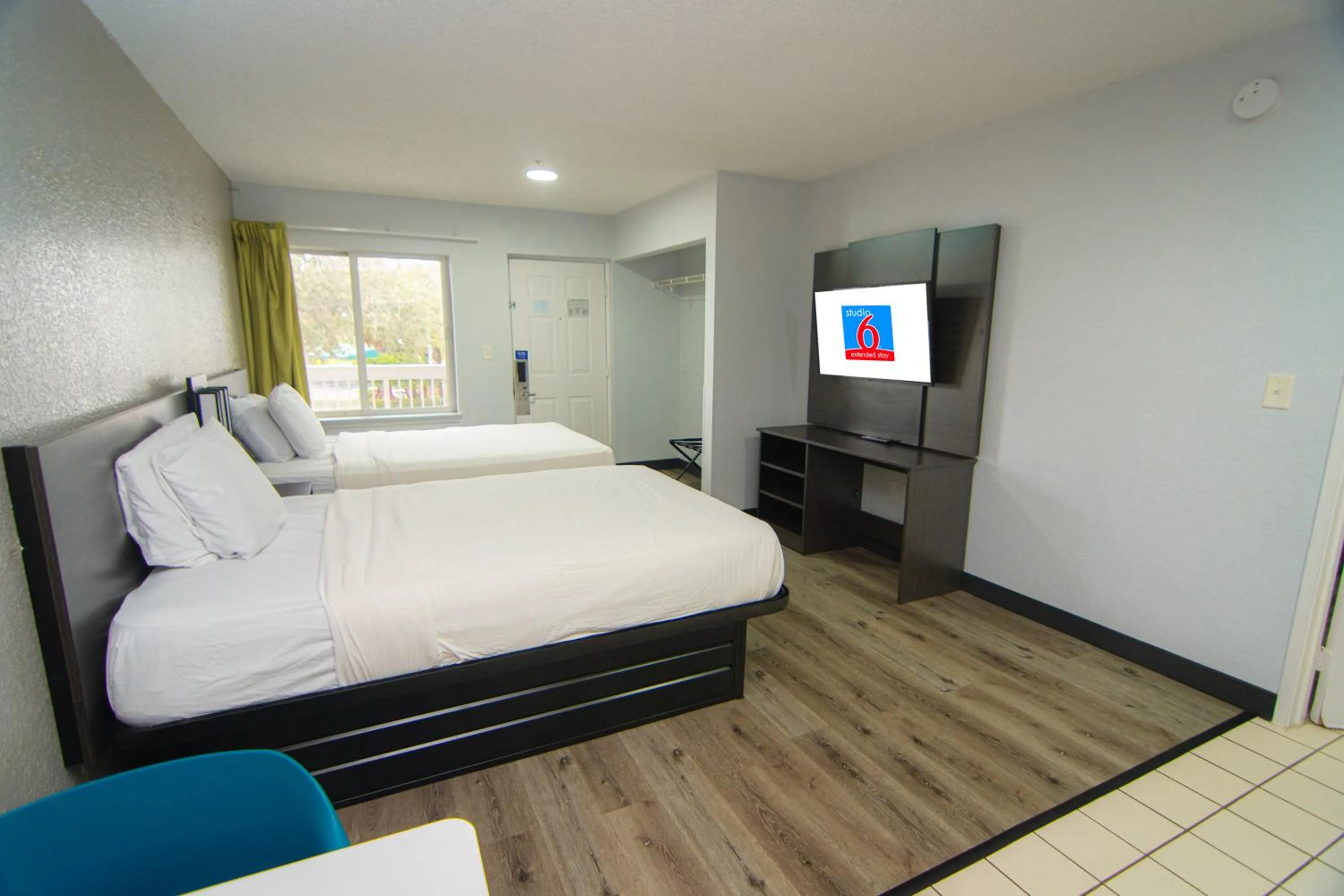 Bedroom, Bed in Studio 6-West Palm Beach, FL