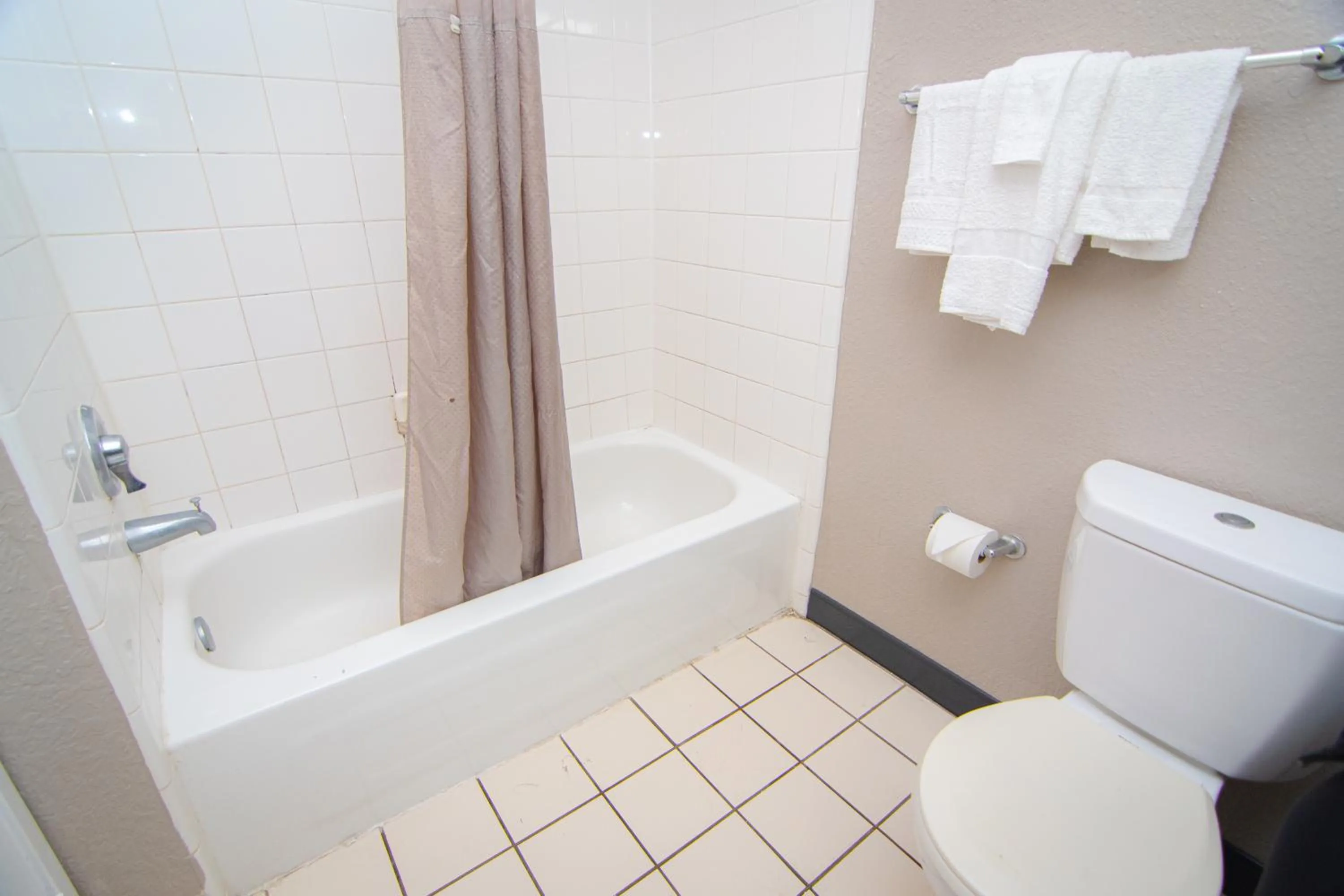 Bathroom in Studio 6-West Palm Beach, FL