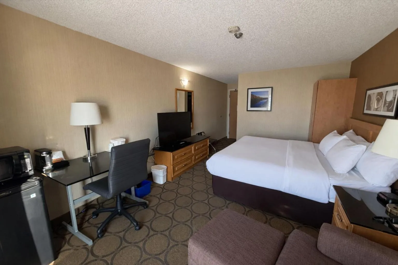 Bedroom, Bed in Comfort Inn Baie-Comeau