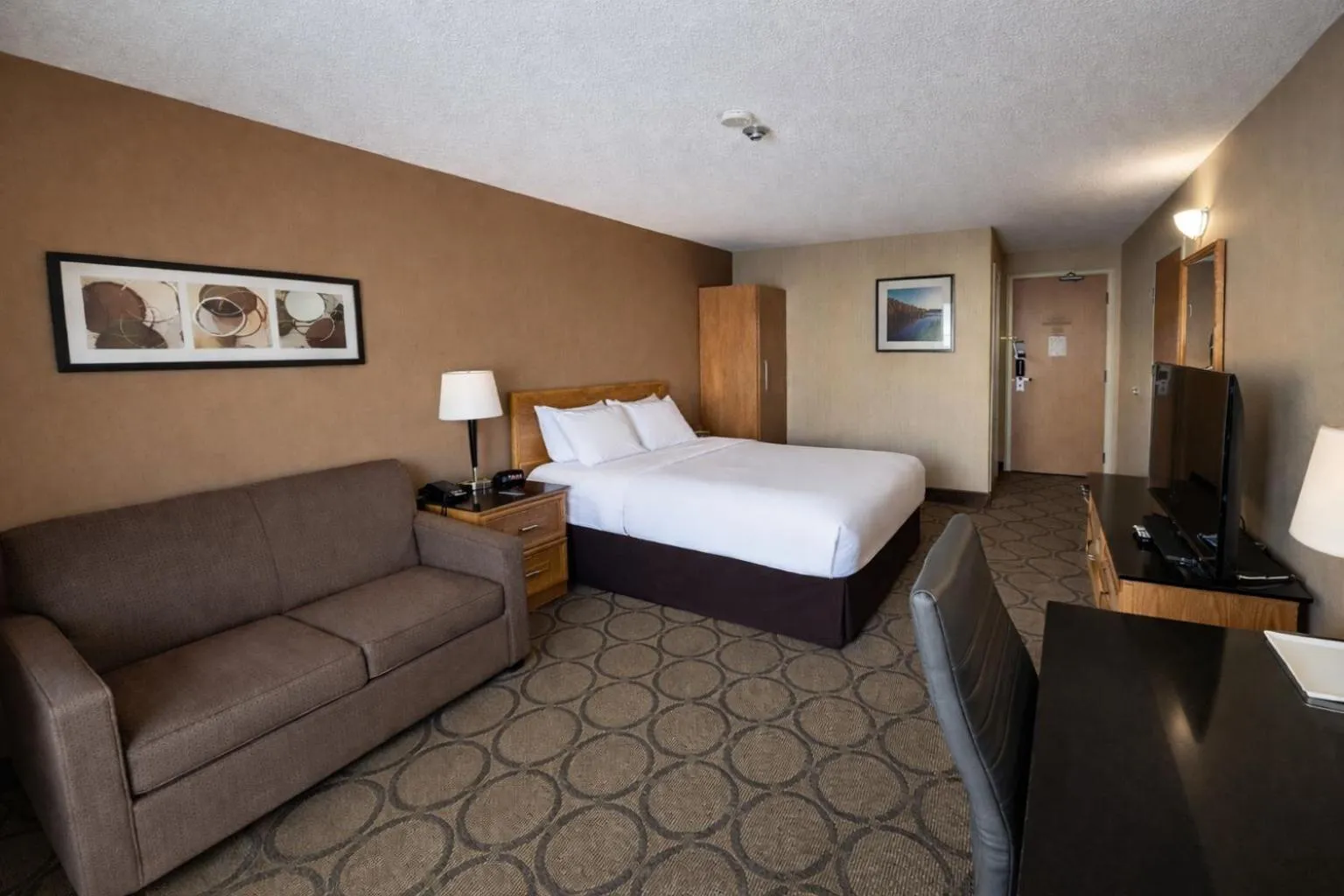 Bedroom, Bed in Comfort Inn Baie-Comeau