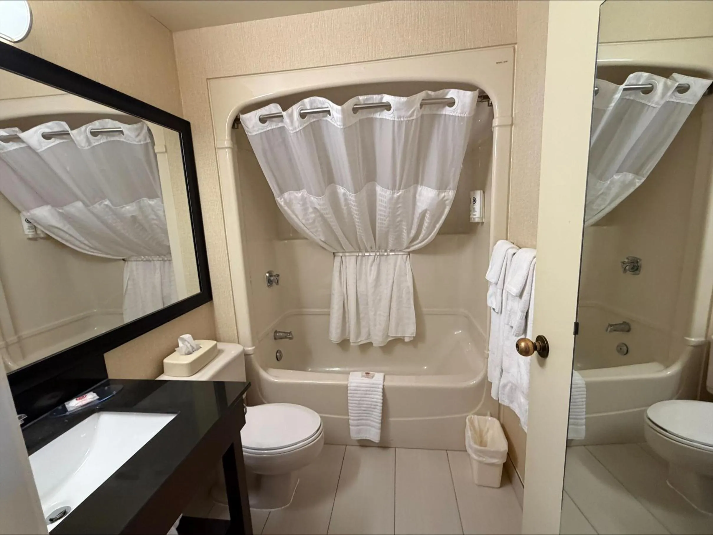Shower in Comfort Inn Baie-Comeau