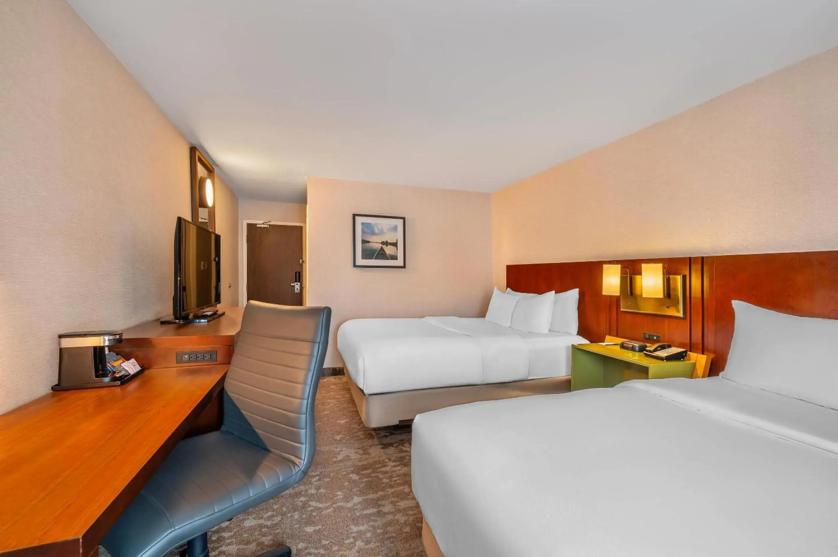 Bedroom, Bed in Comfort Inn South Shore Bedroom, Bed in Comfort Inn South Shore