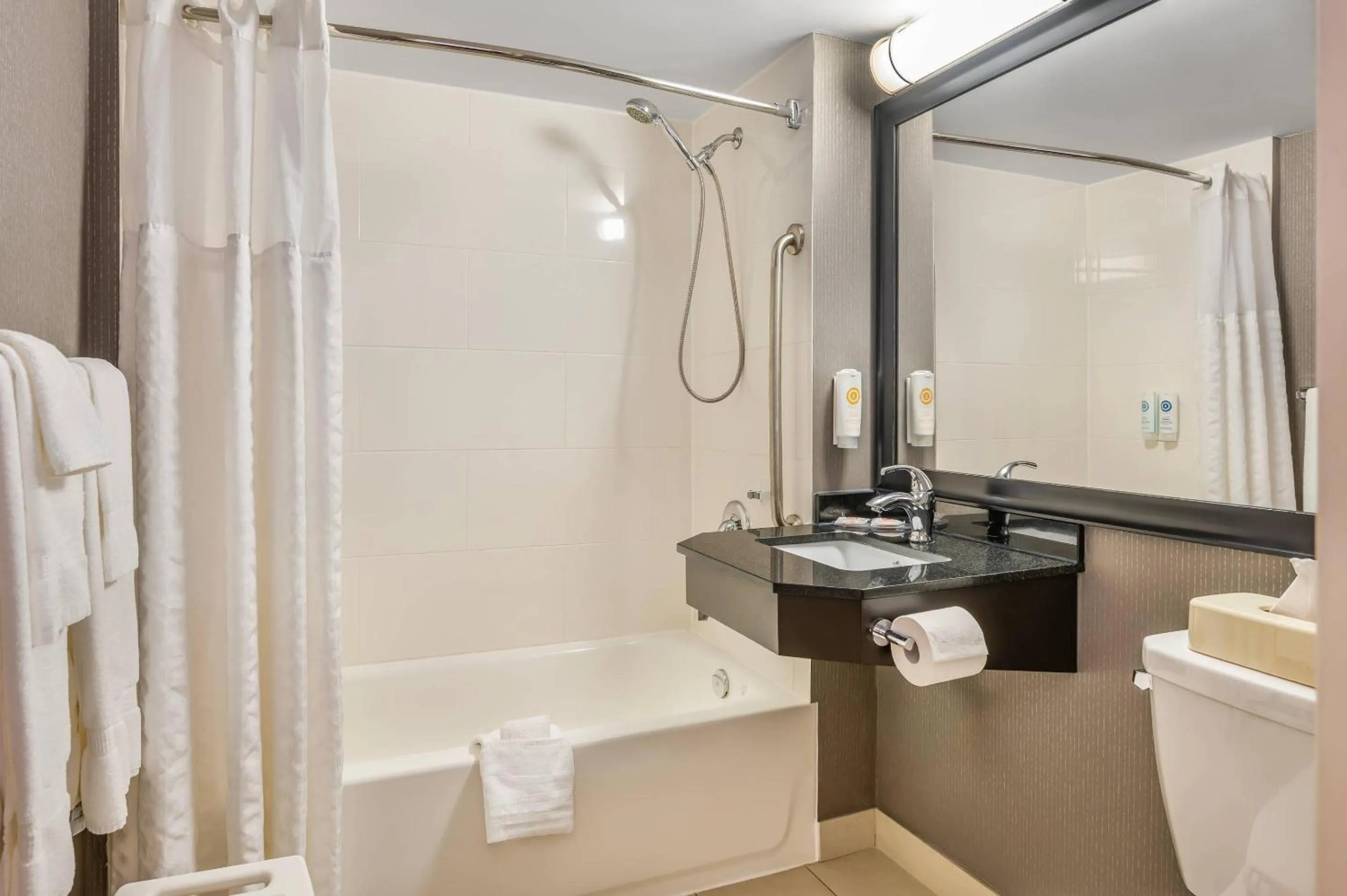 Bedroom in Comfort Inn South Shore