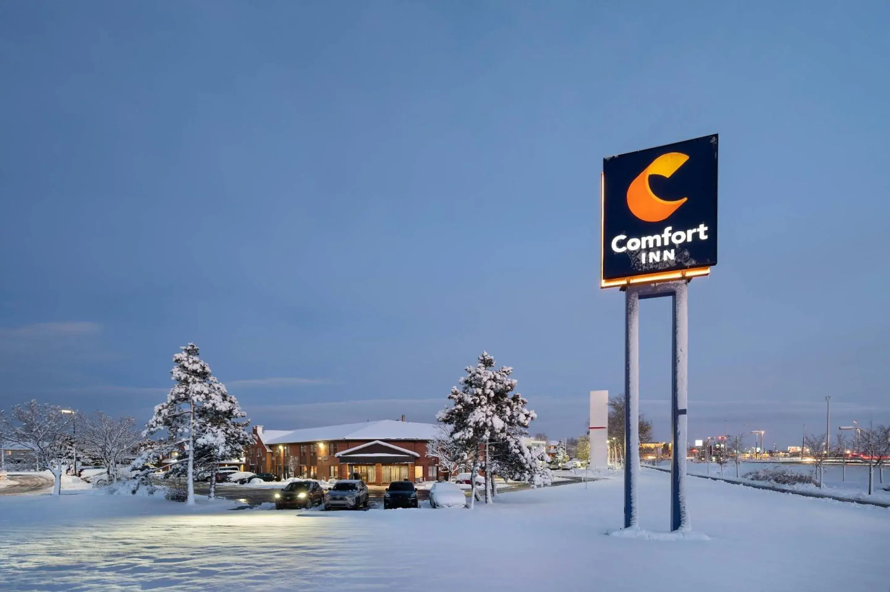 Property building in Comfort Inn South Shore Property building in Comfort Inn South Shore