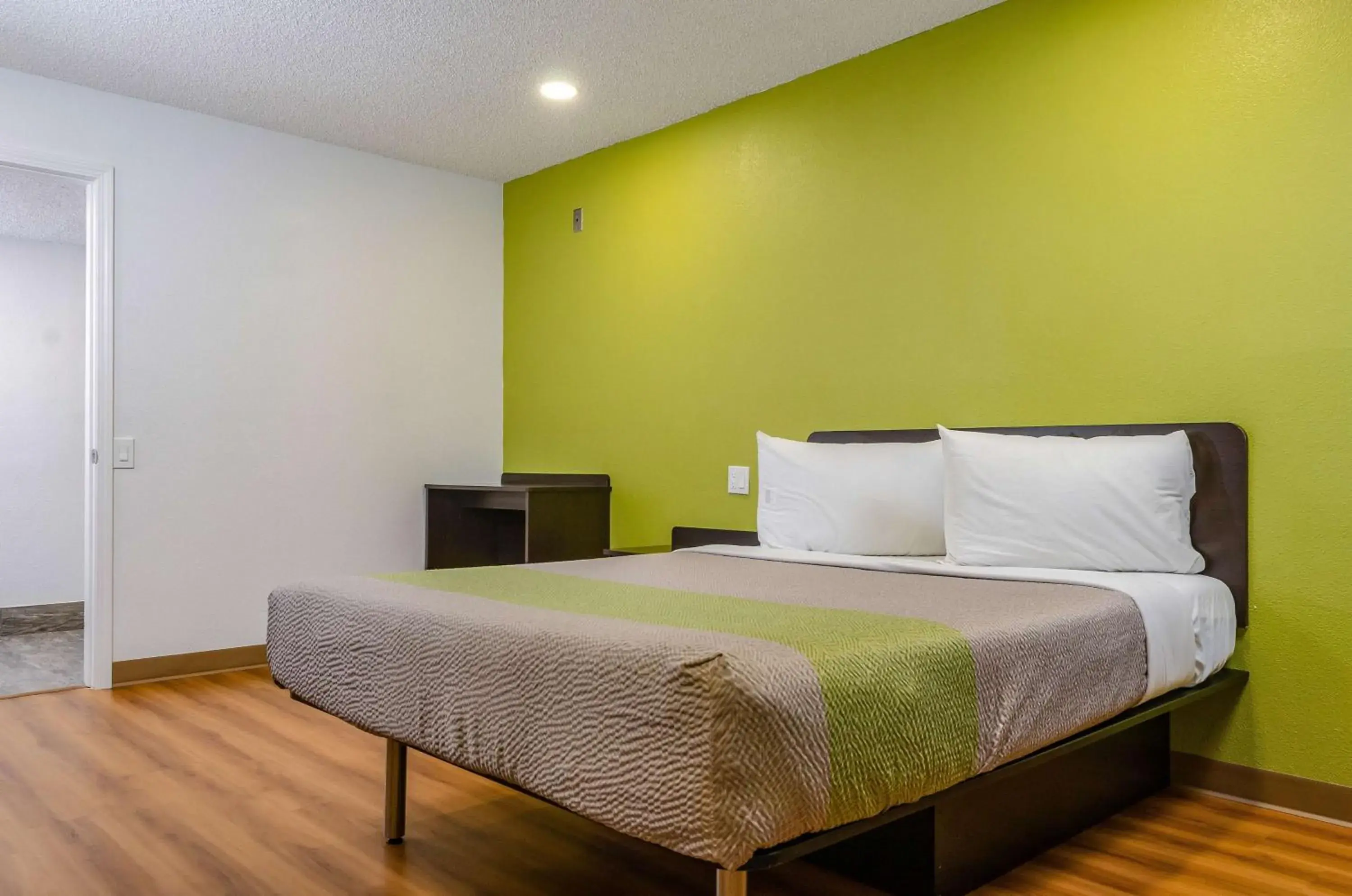 Photo of the whole room, Bed in Motel 6-Fresno, CA - Yosemite Hwy Photo of the whole room, Bed in Motel 6-Fresno, CA - Yosemite Hwy