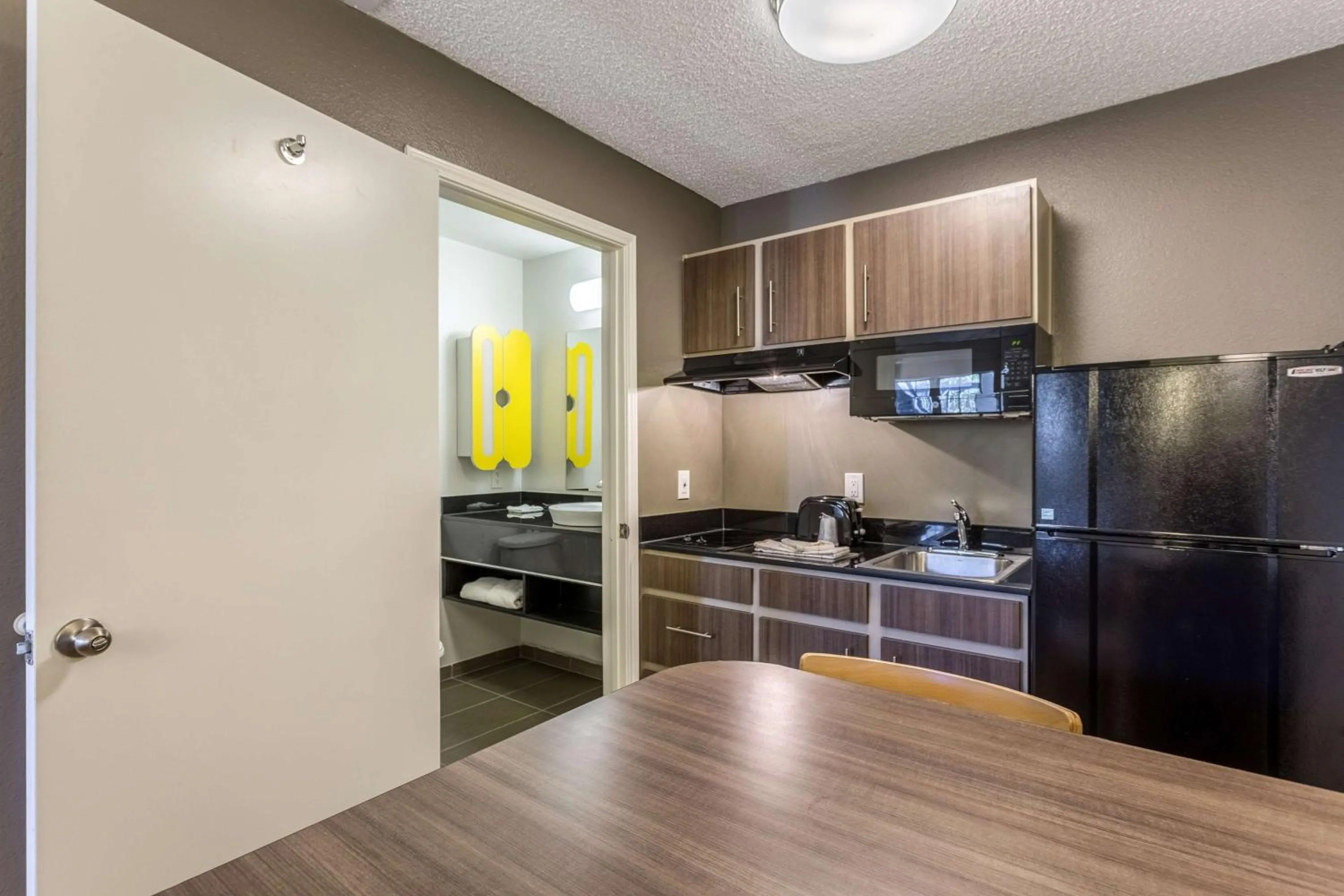 Kitchen or kitchenette in Studio 6-Albuquerque, NM - North