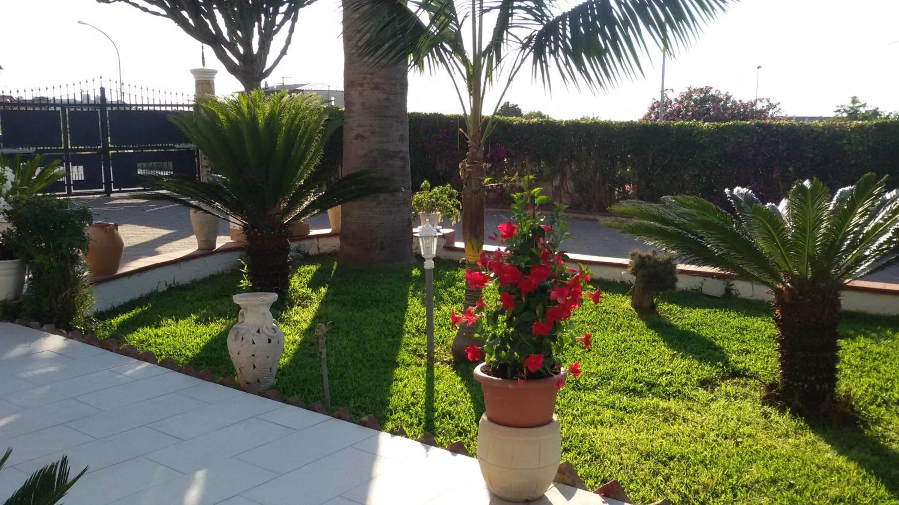 Garden in SANTA VENERE Apartments "PARCHEGGIO interno MOTO-AUTO" Ricarica auto Elettriche