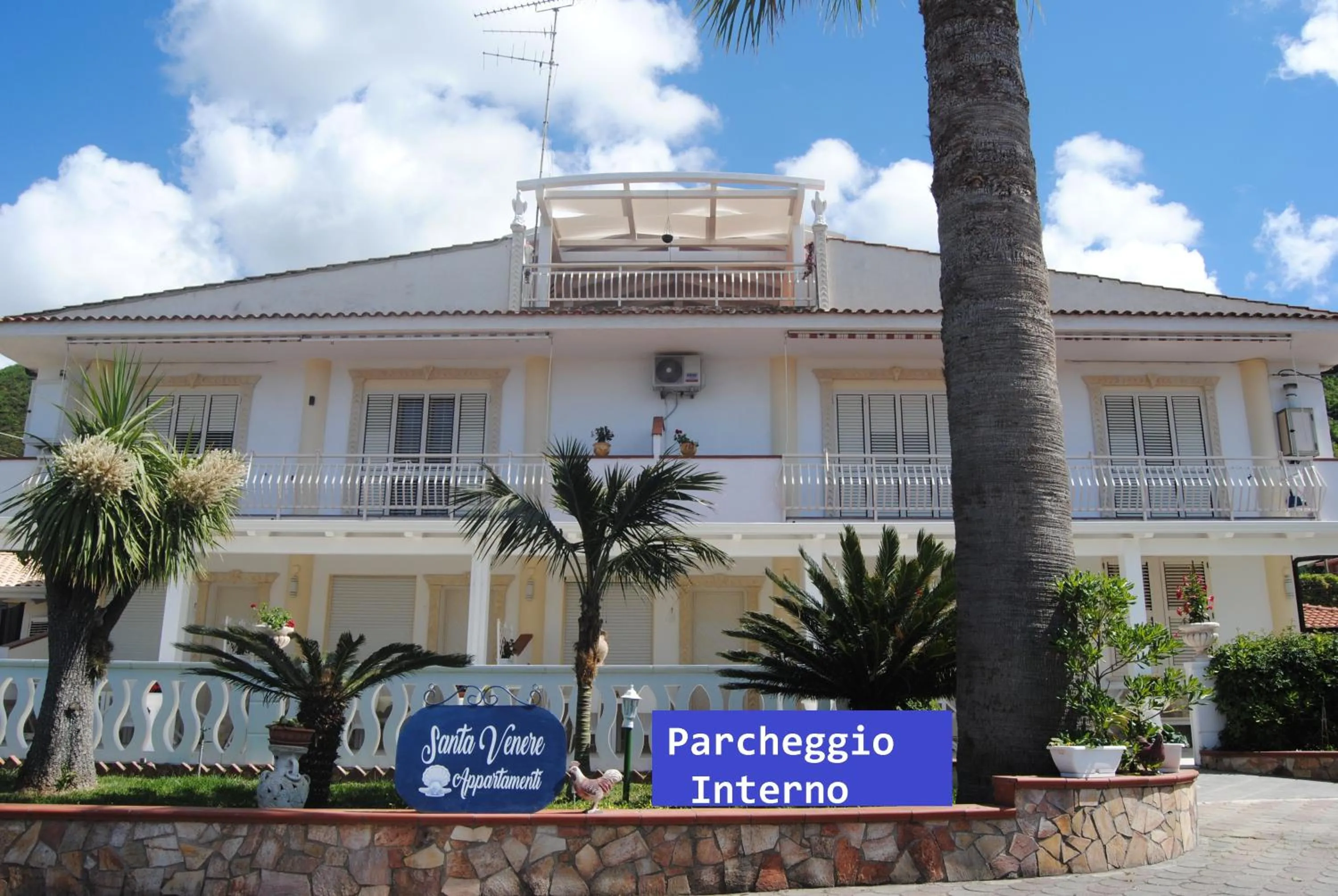 Property building in SANTA VENERE Apartments "PARCHEGGIO interno MOTO-AUTO" Ricarica auto Elettriche