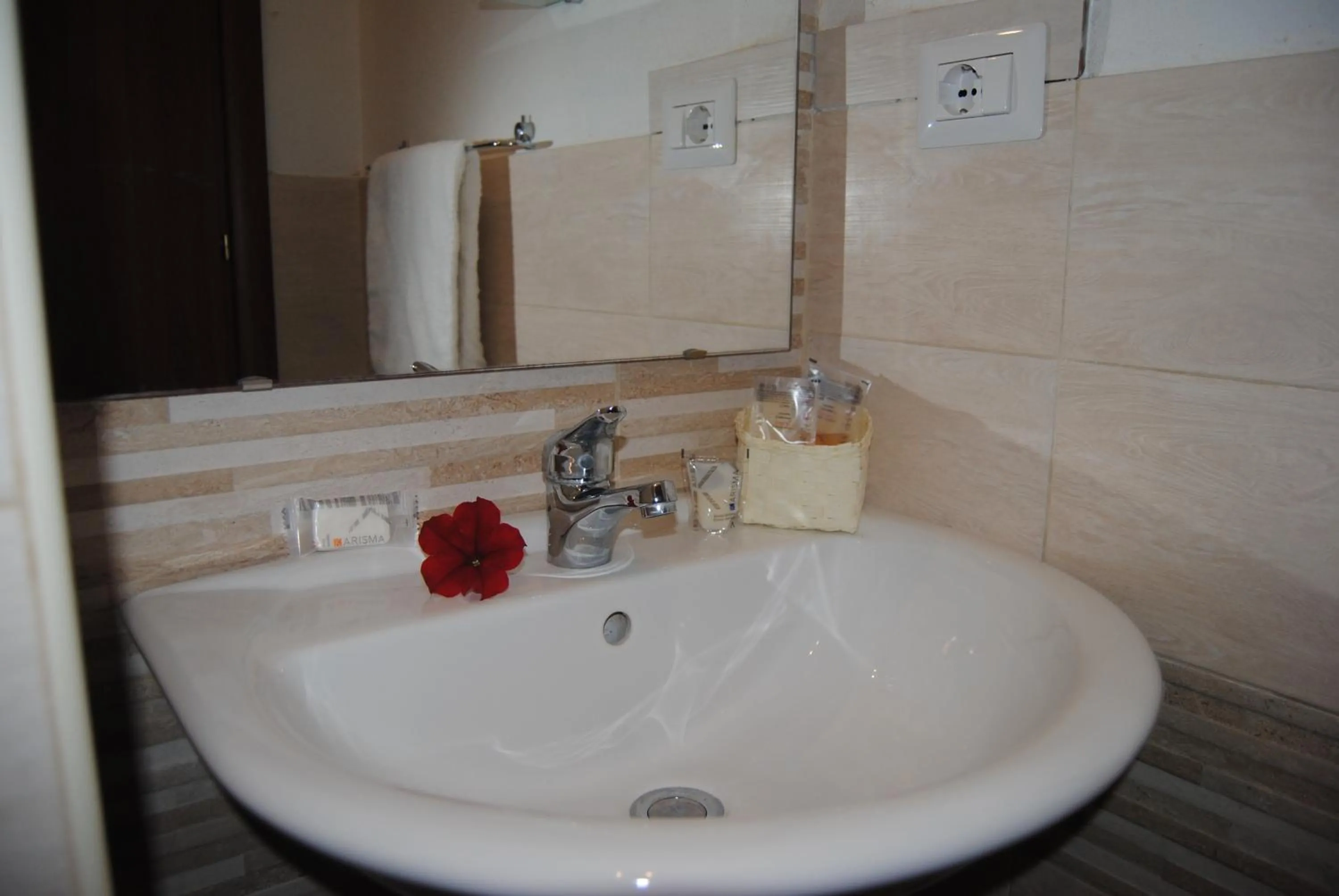 Bathroom in SANTA VENERE Apartments "PARCHEGGIO interno MOTO-AUTO" Ricarica auto Elettriche