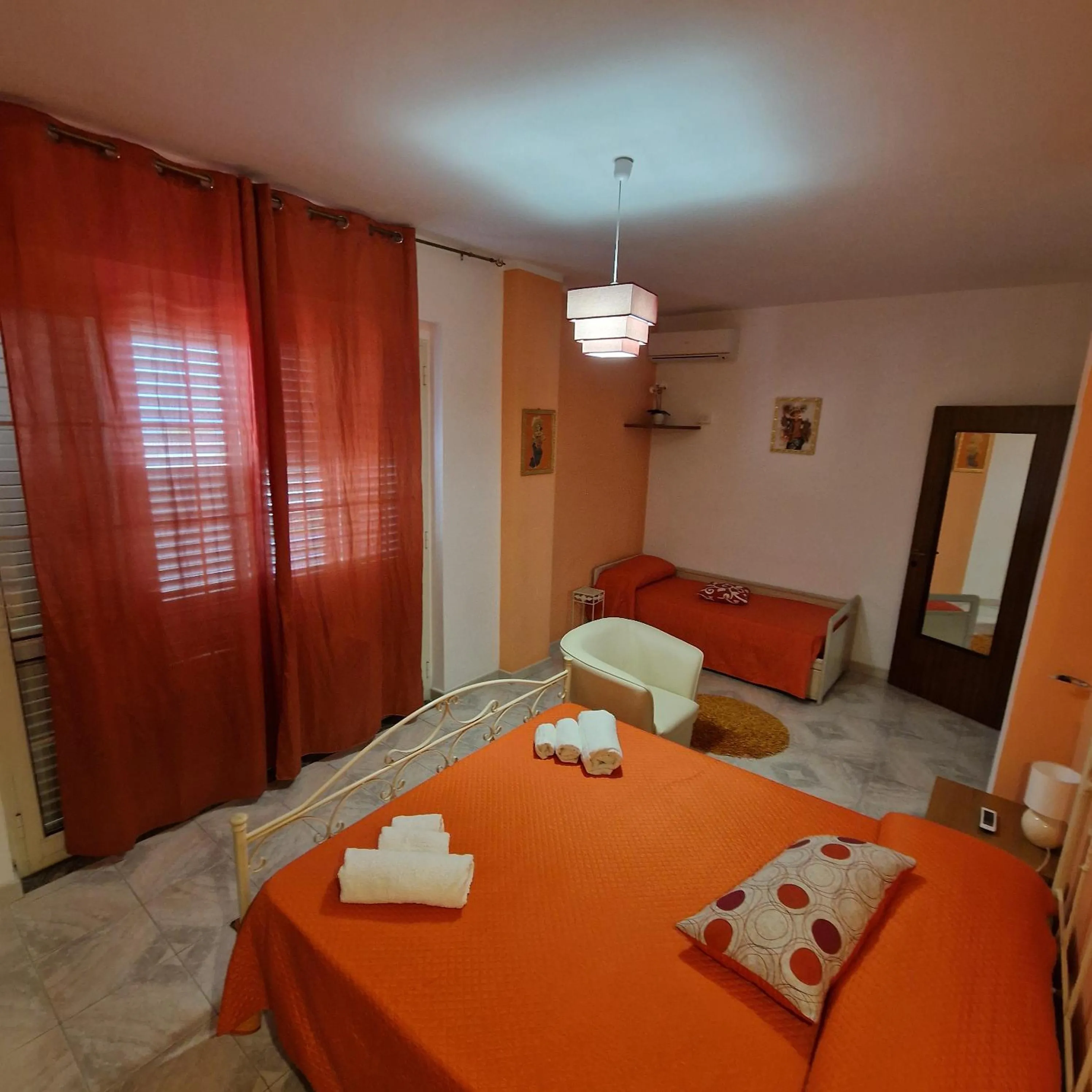 Bed in SANTA VENERE Apartments "PARCHEGGIO interno MOTO-AUTO" Ricarica auto Elettriche