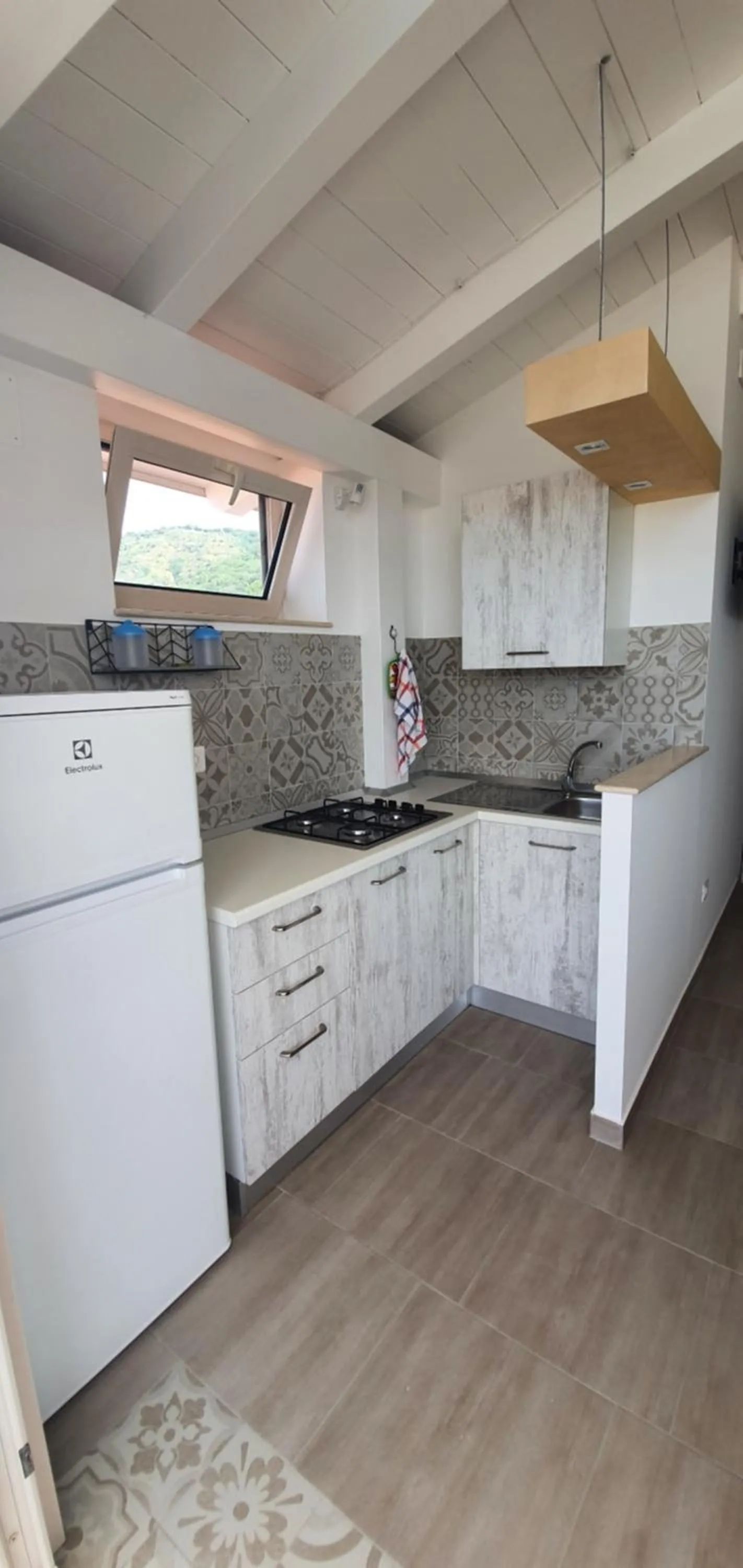 Kitchen or kitchenette in SANTA VENERE Apartments "PARCHEGGIO interno MOTO-AUTO" Ricarica auto Elettriche