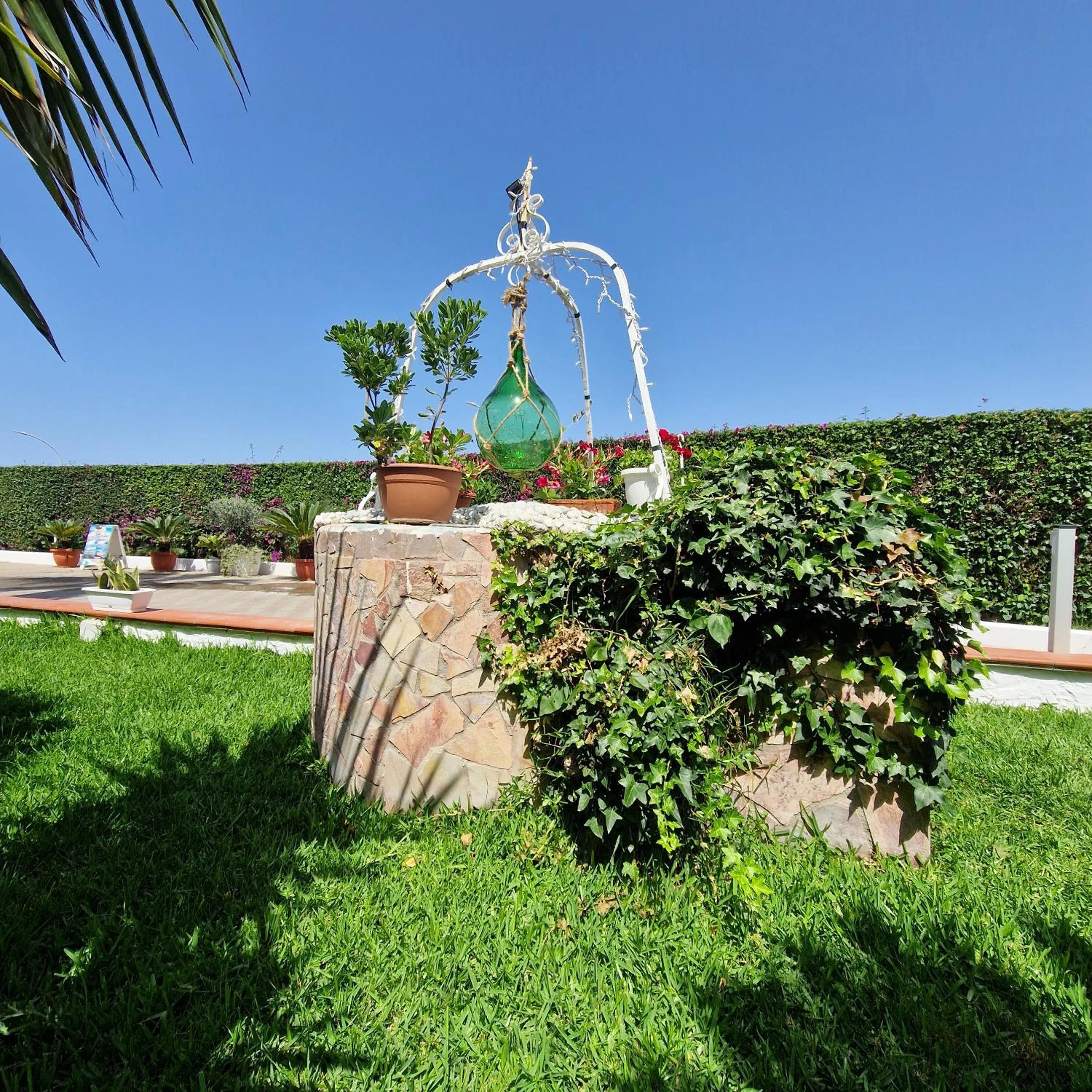 Garden in SANTA VENERE Apartments "PARCHEGGIO interno MOTO-AUTO" Ricarica auto Elettriche