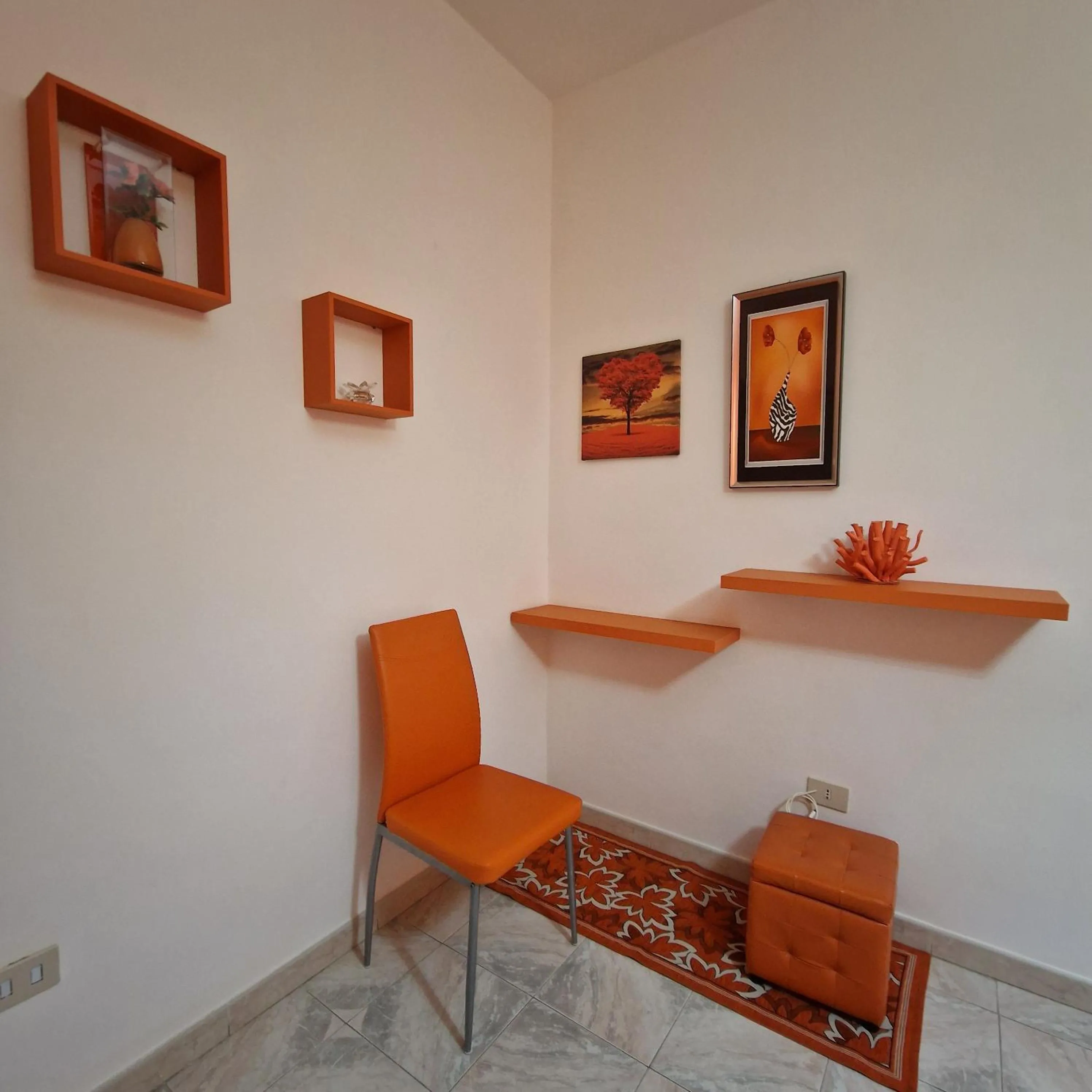 Decorative detail in SANTA VENERE Apartments "PARCHEGGIO interno MOTO-AUTO" Ricarica auto Elettriche