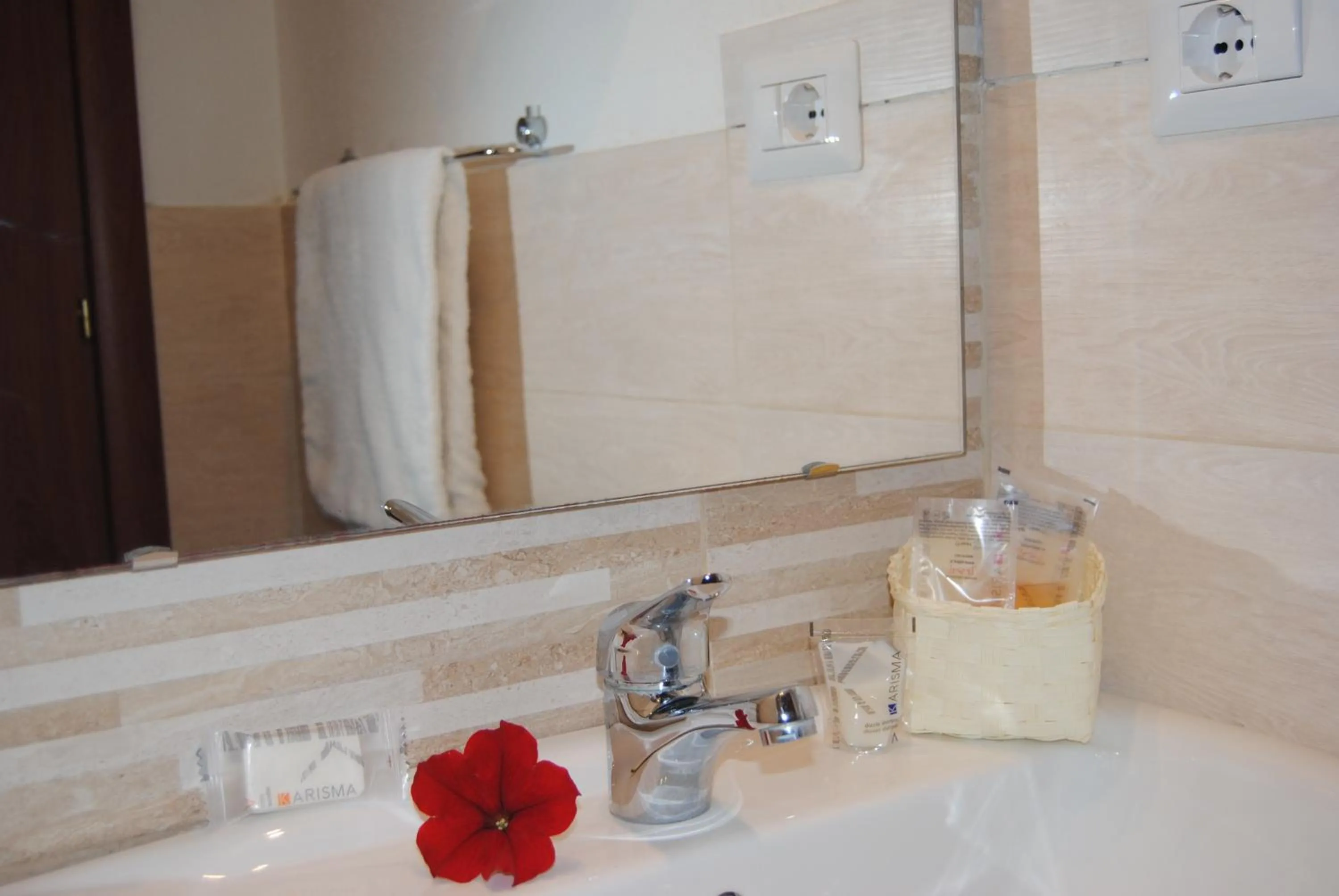 Bathroom in SANTA VENERE Apartments "PARCHEGGIO interno MOTO-AUTO" Ricarica auto Elettriche