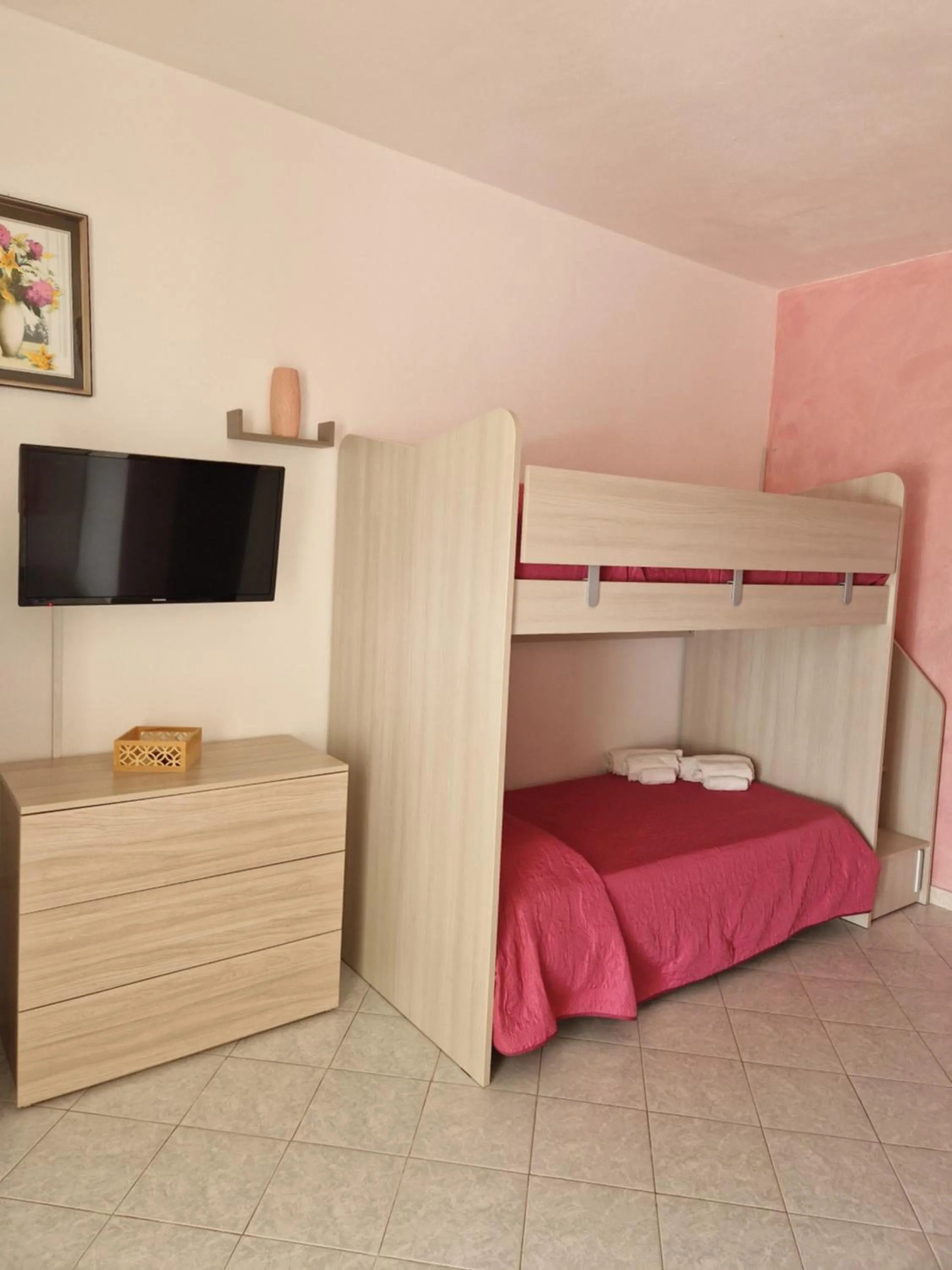 Bed in SANTA VENERE Apartments "PARCHEGGIO interno MOTO-AUTO" Ricarica auto Elettriche