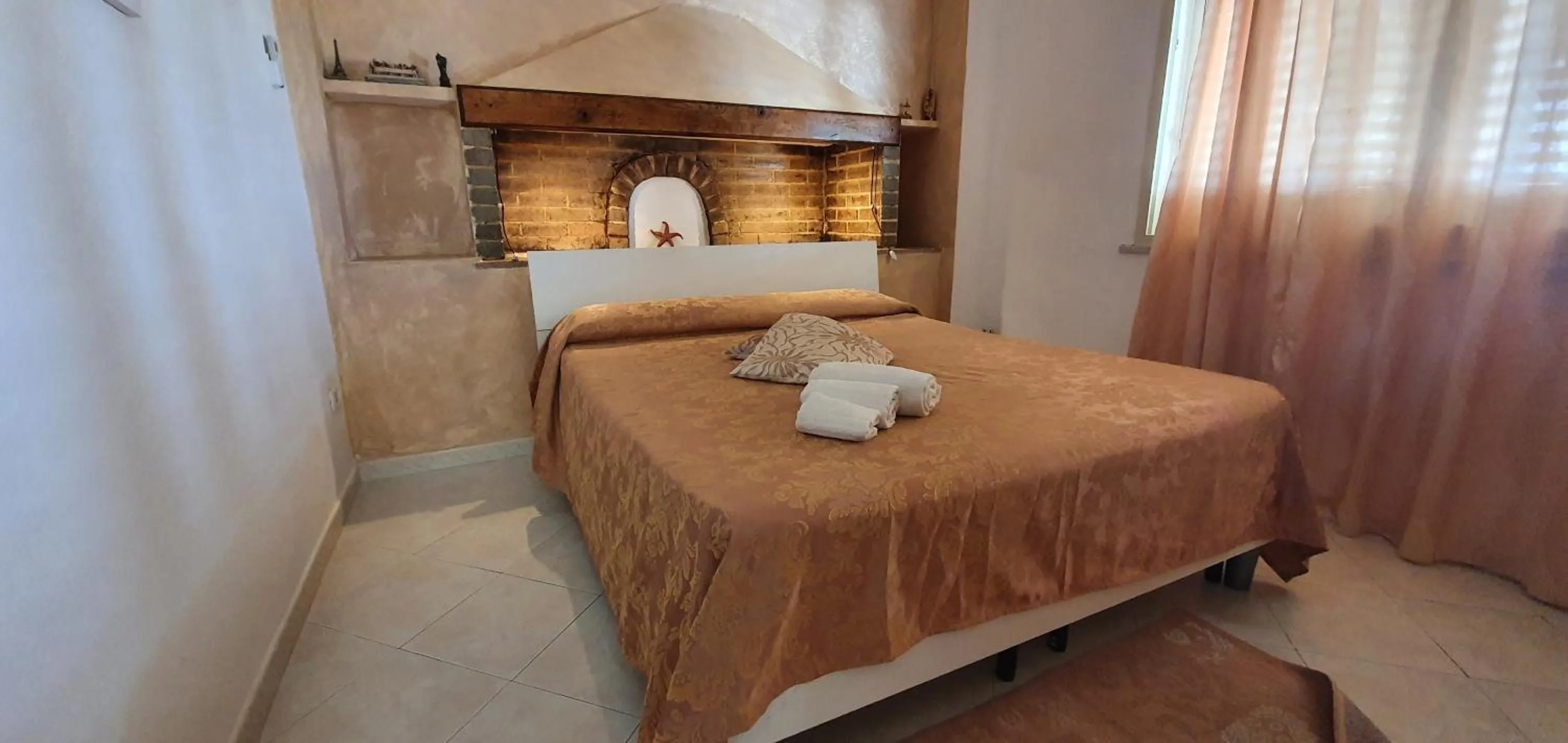 Bed in SANTA VENERE Apartments "PARCHEGGIO interno MOTO-AUTO" Ricarica auto Elettriche