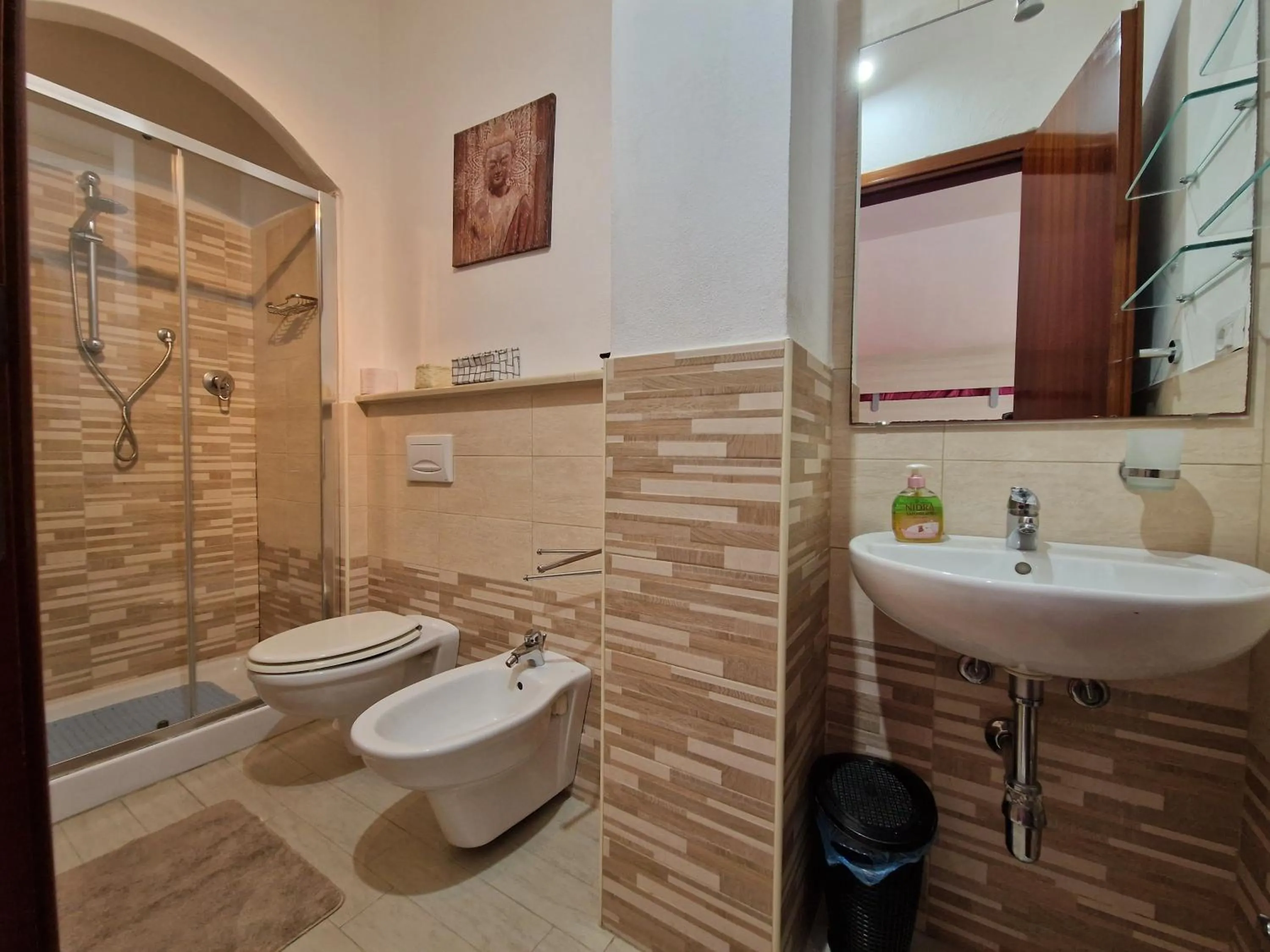 Shower in SANTA VENERE Apartments "PARCHEGGIO interno MOTO-AUTO" Ricarica auto Elettriche