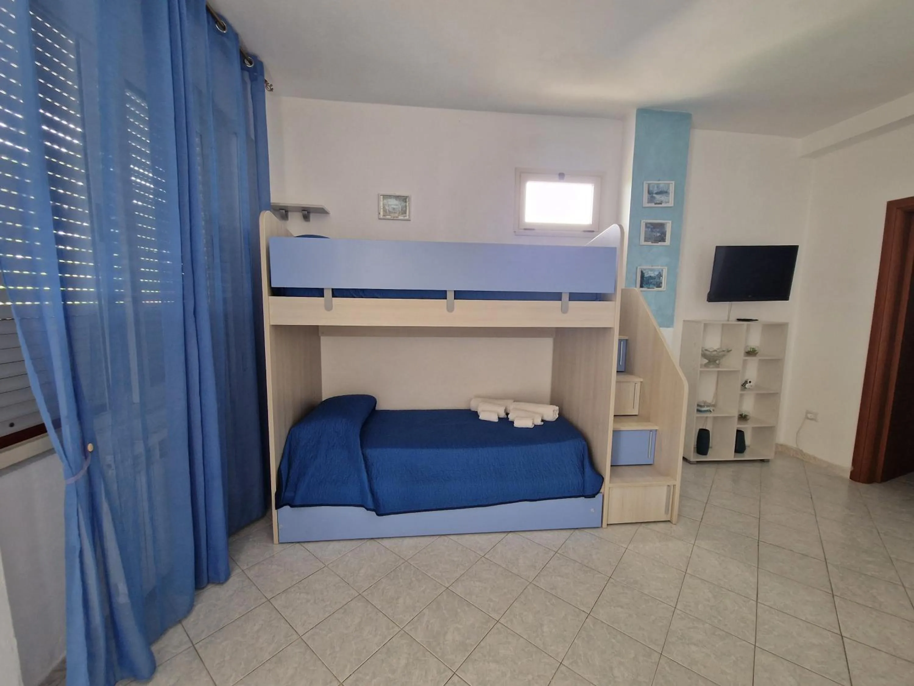 Bed in SANTA VENERE Apartments "PARCHEGGIO interno MOTO-AUTO" Ricarica auto Elettriche
