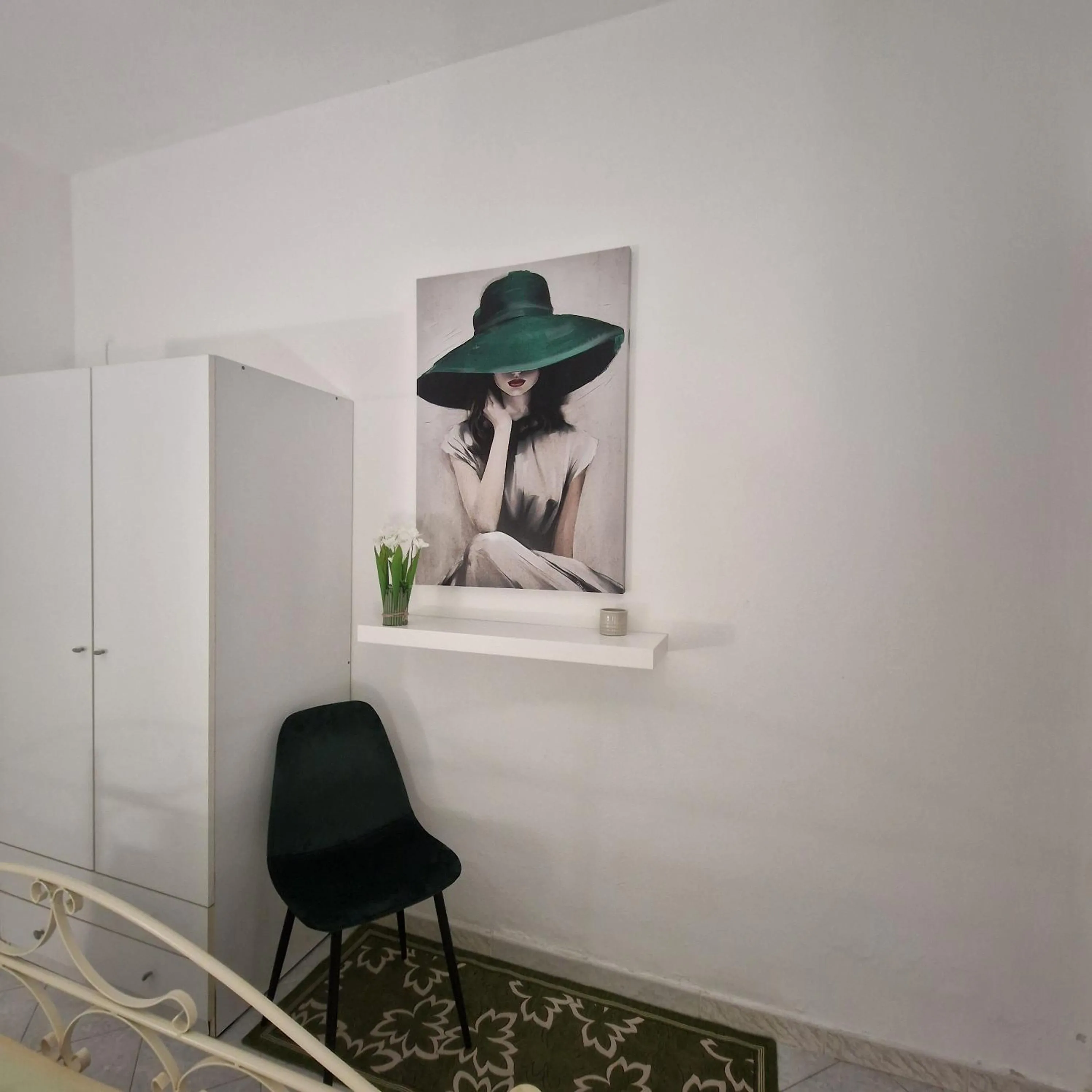 Decorative detail in SANTA VENERE Apartments "PARCHEGGIO interno MOTO-AUTO" Ricarica auto Elettriche