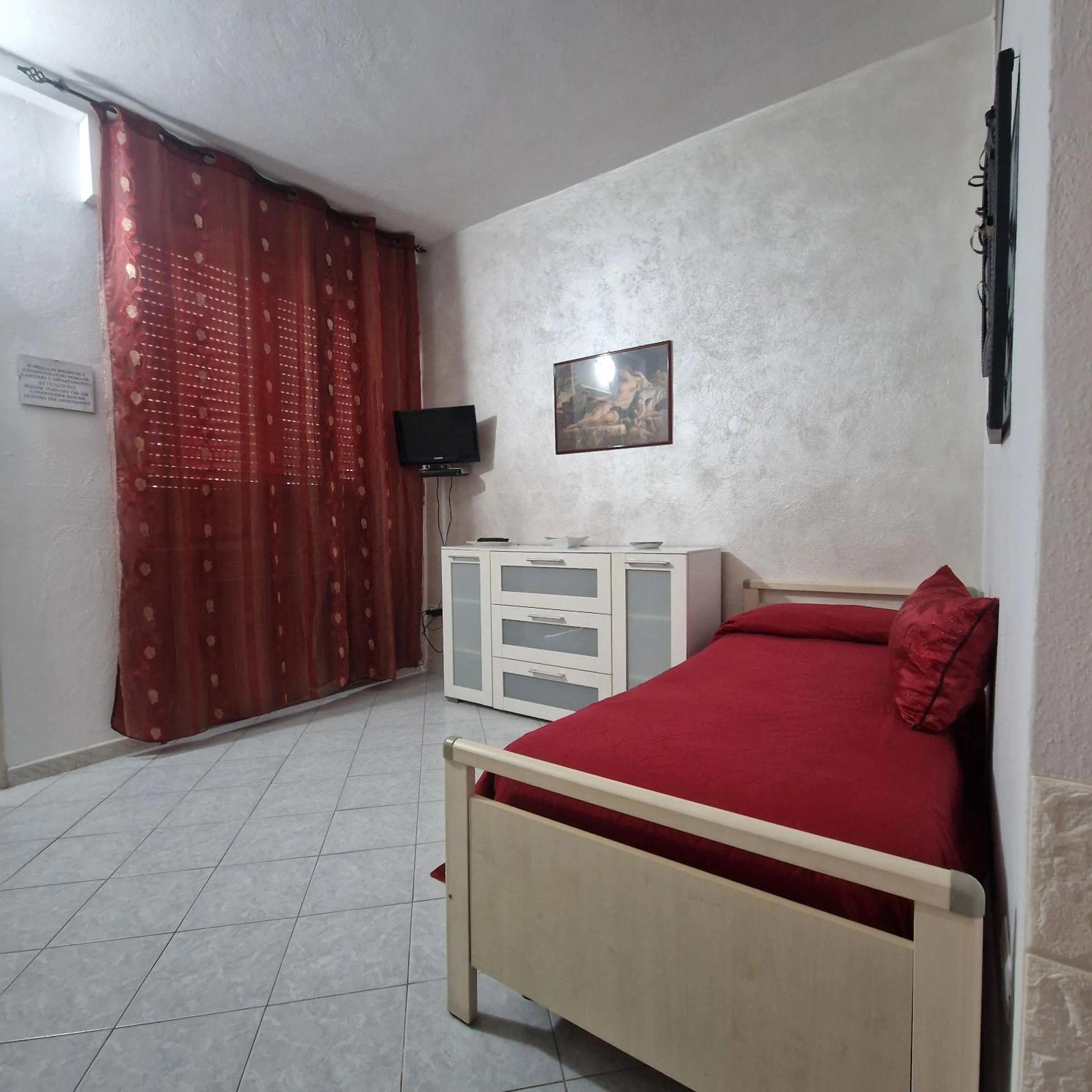 Bed in SANTA VENERE Apartments "PARCHEGGIO interno MOTO-AUTO" Ricarica auto Elettriche