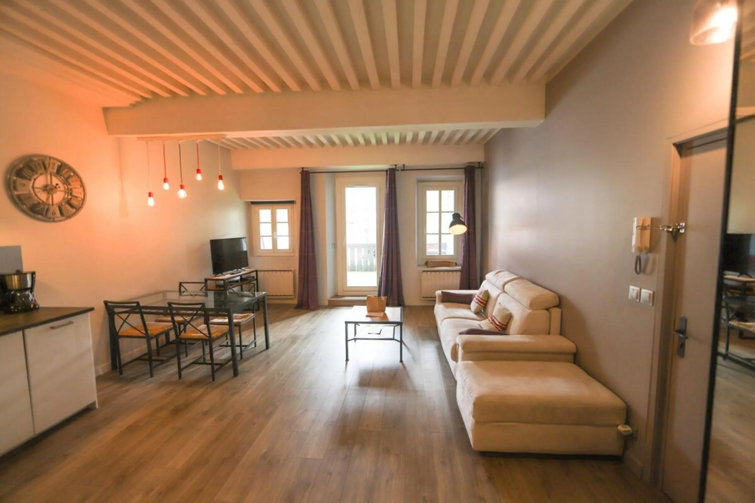 55 m2 Apart with big terrace in Annecy downtown