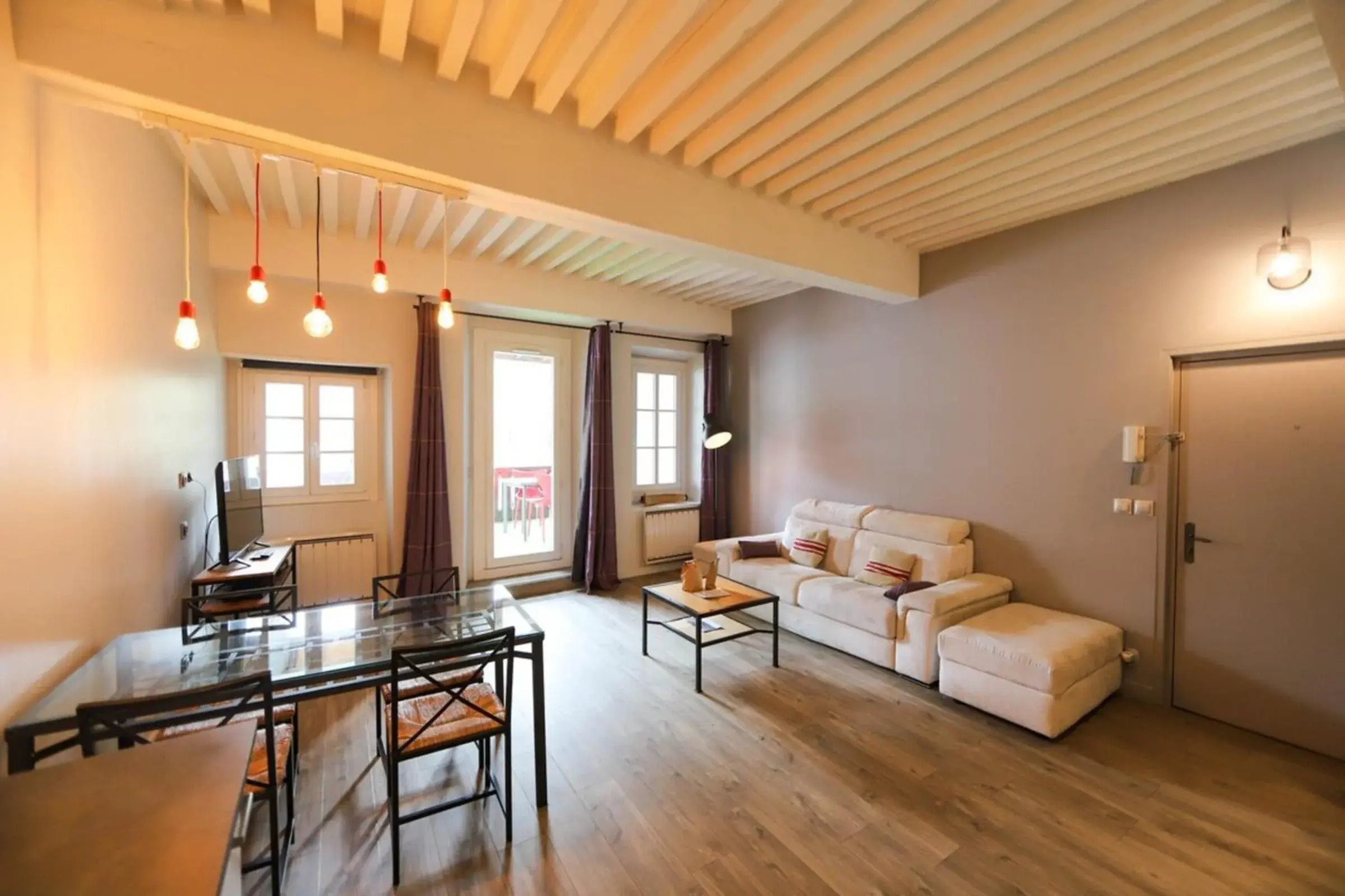55 m2 Apart with big terrace in Annecy downtown 55 m2 Apart with big terrace in Annecy downtown