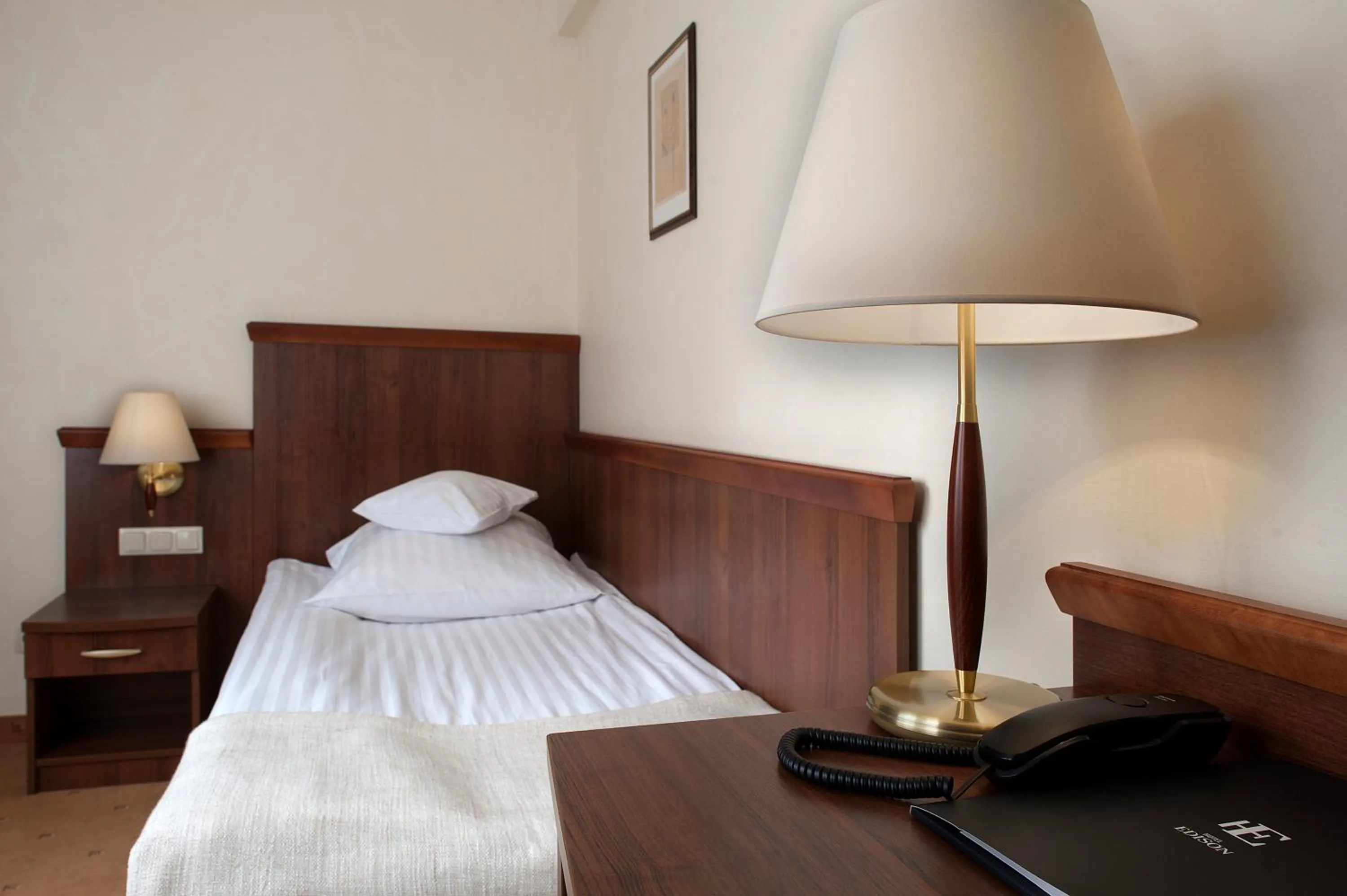 Bed in Best Western Hotel Edison