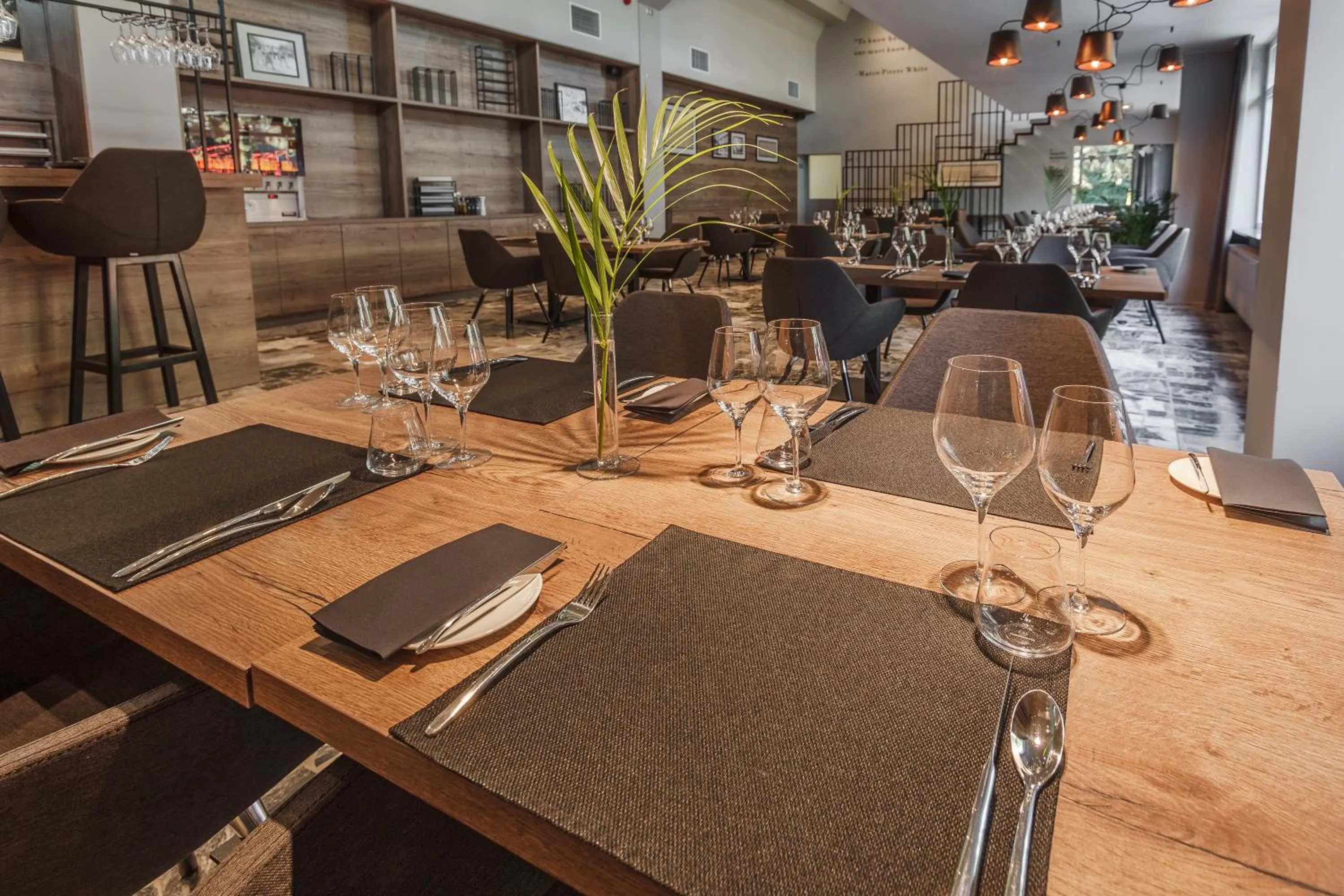 Restaurant/Places to Eat in Best Western Hotel Edison