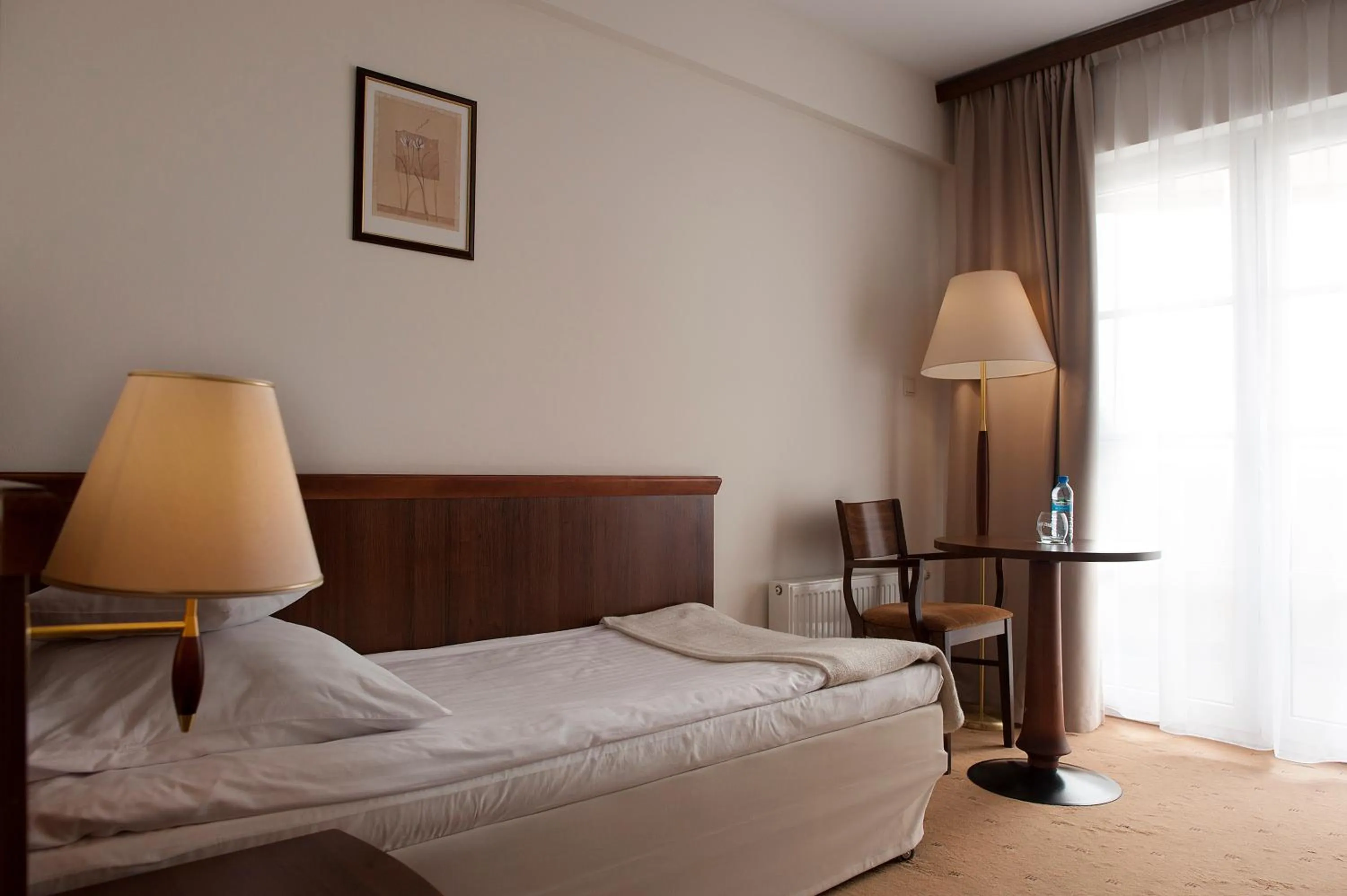 Photo of the whole room, Bed in Best Western Hotel Edison