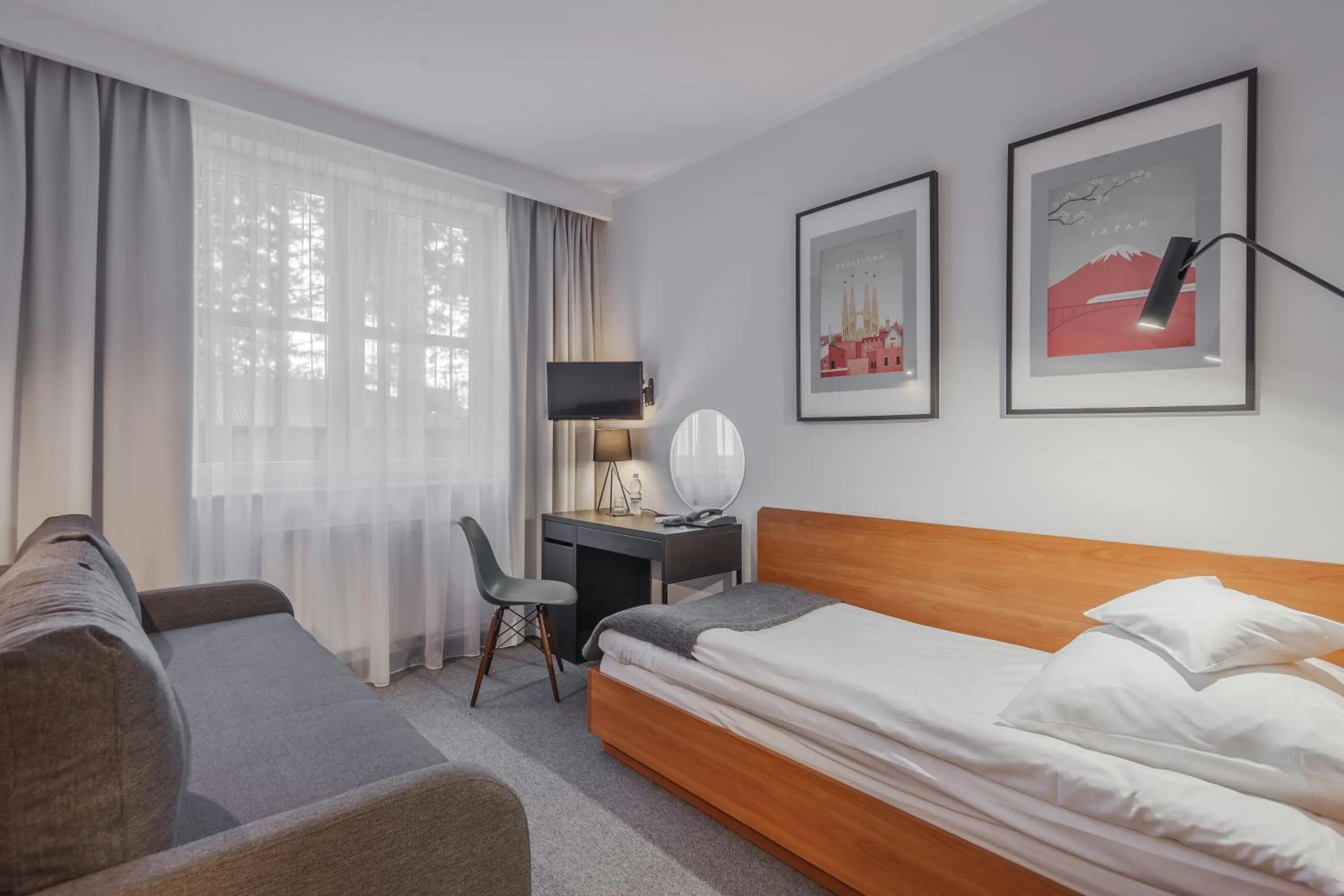 Photo of the whole room, Bed in Best Western Hotel Edison