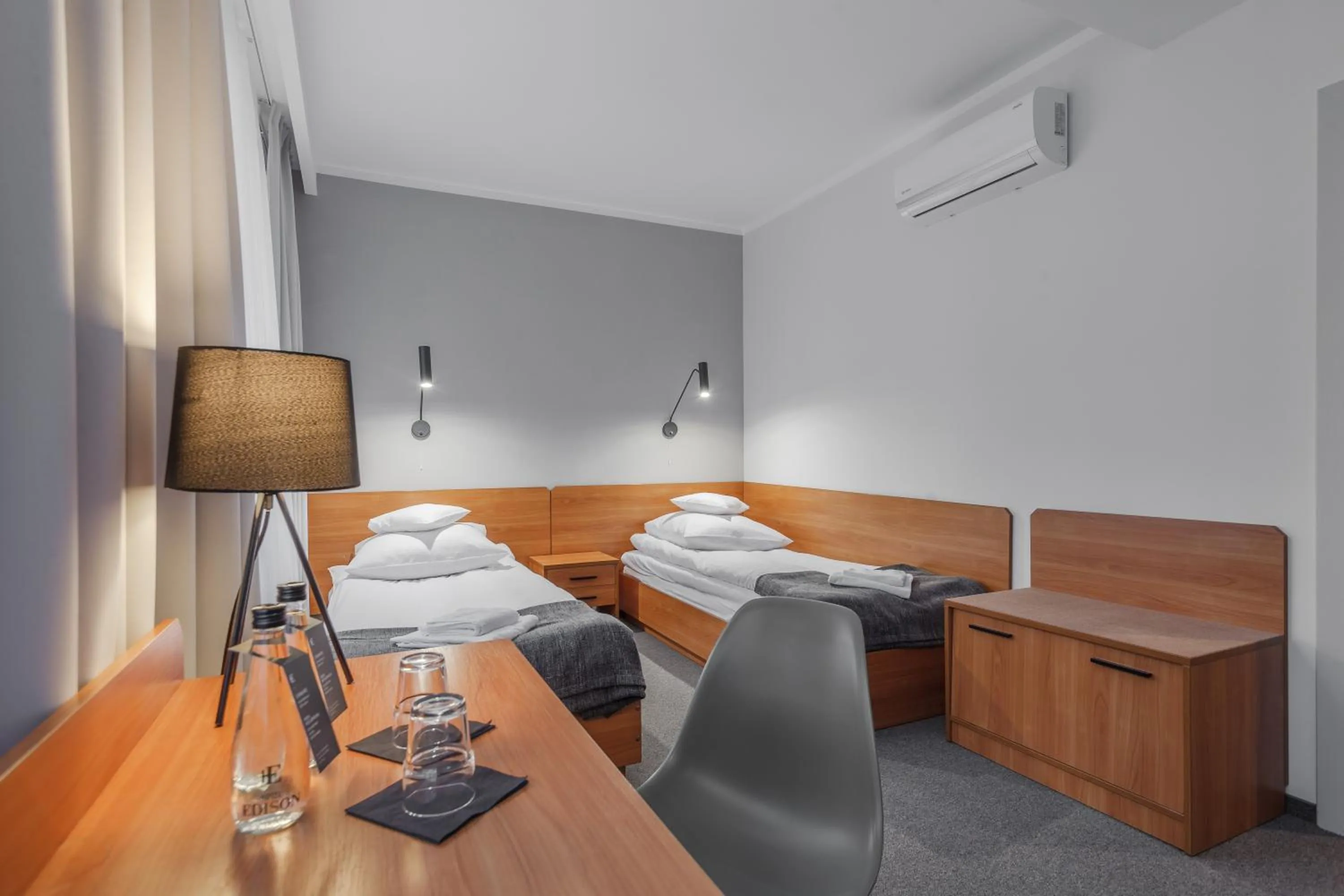 Photo of the whole room, Bed in Best Western Hotel Edison