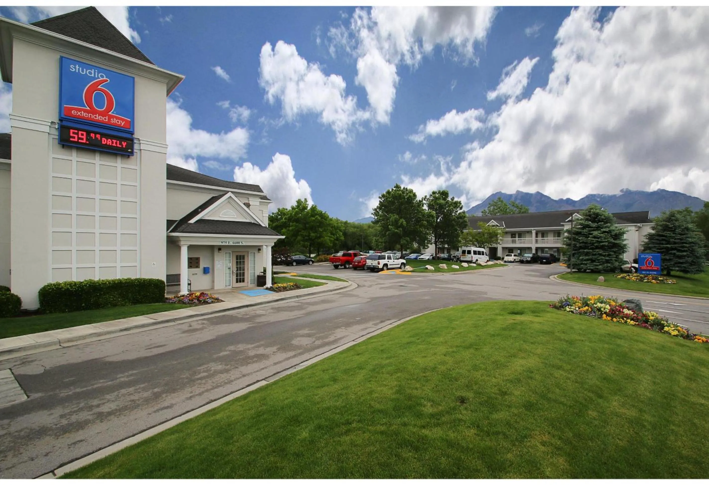 Property building in Studio 6 - Murray, UT