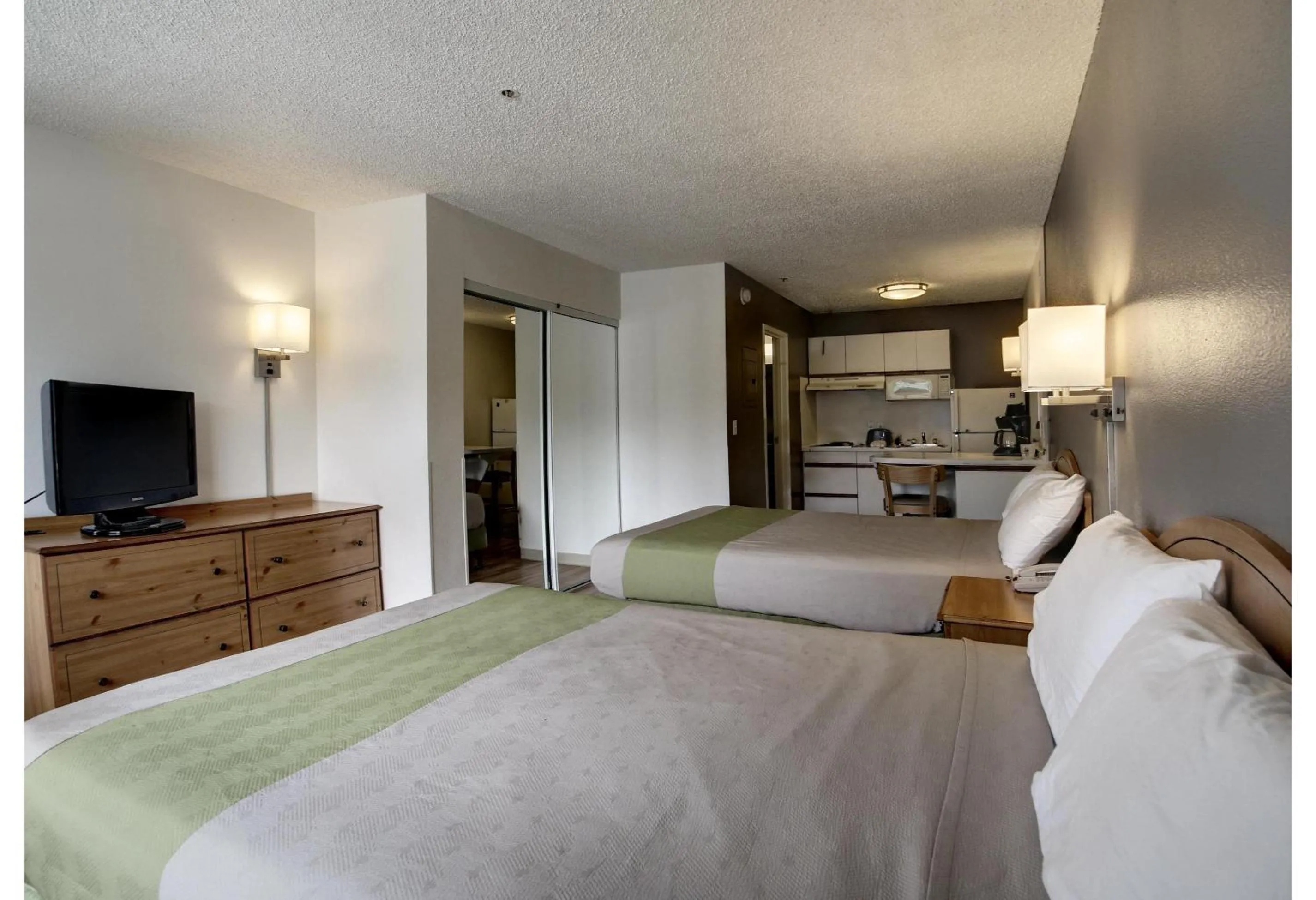 Bedroom, Bed in Studio 6 - Murray, UT
