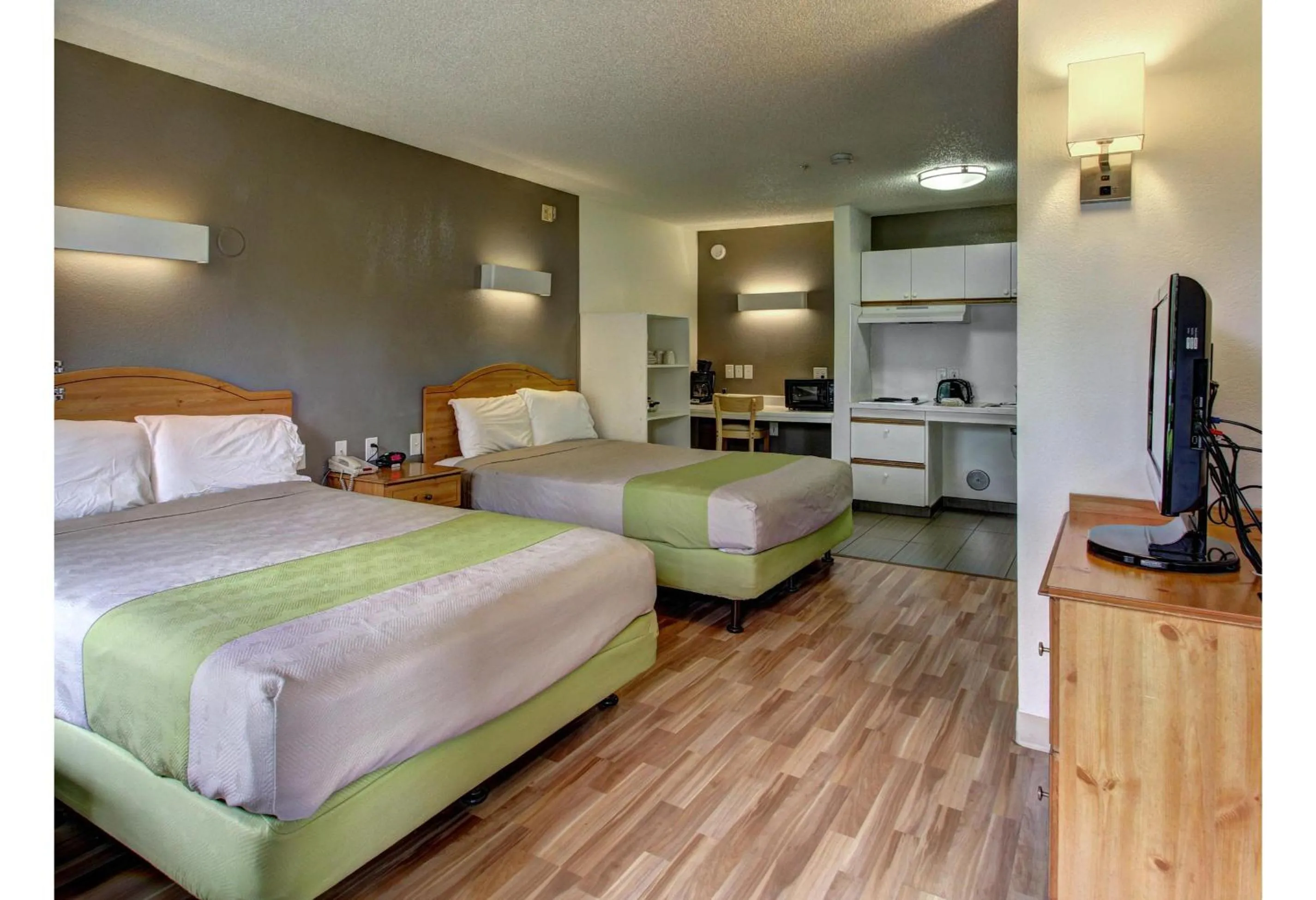Bedroom, Bed in Studio 6 - Murray, UT