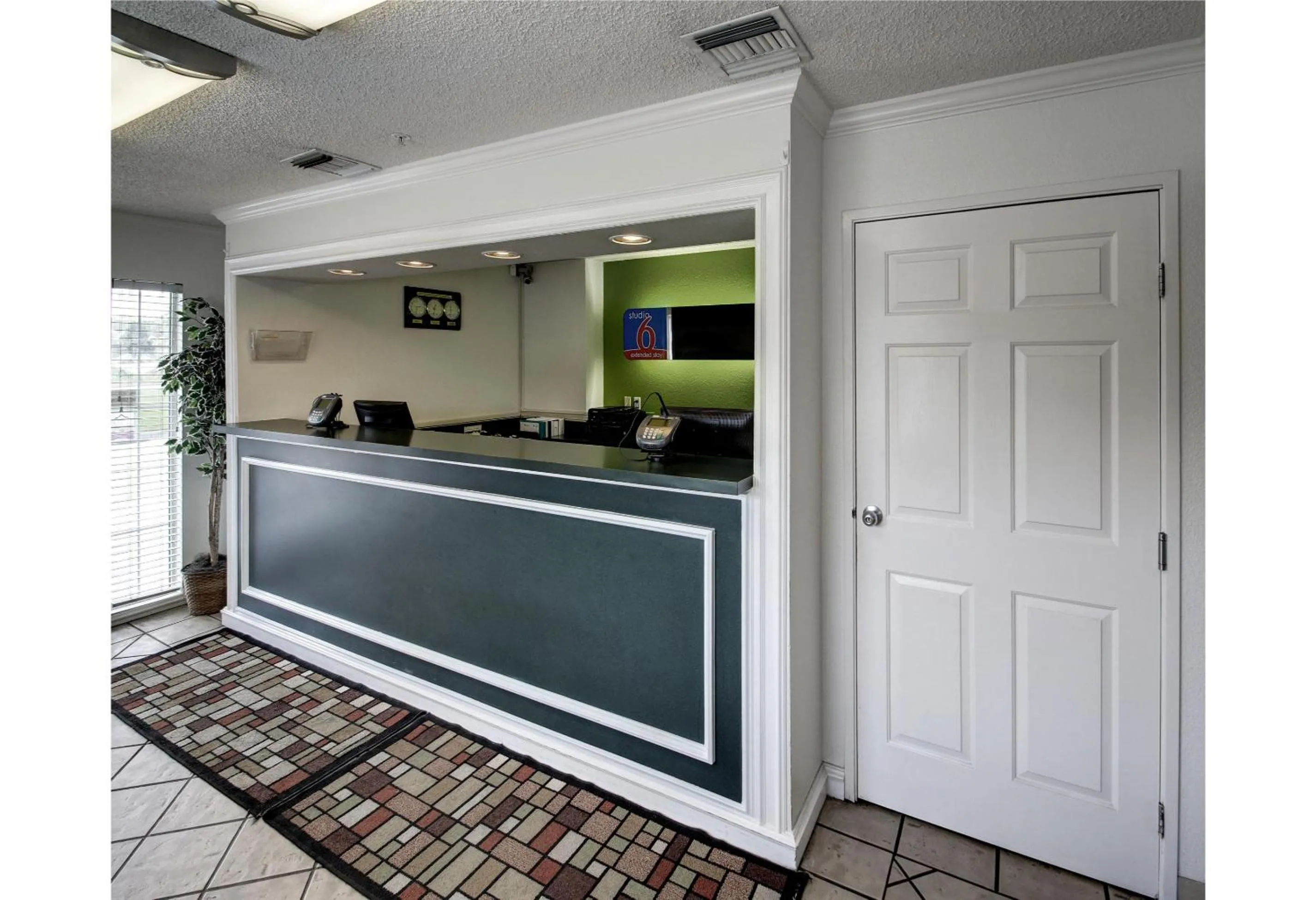 Lobby or reception in Studio 6 - Murray, UT