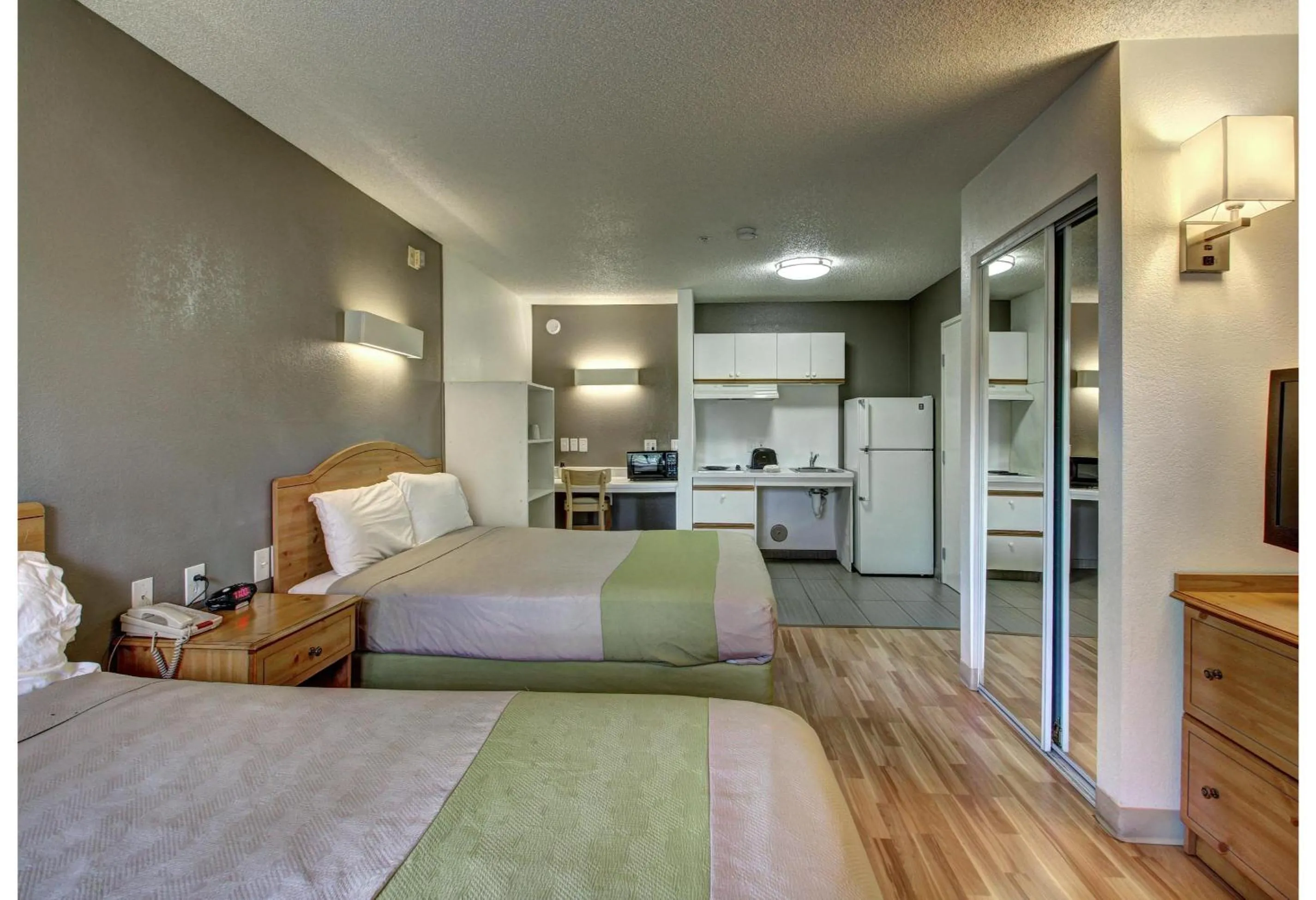 Bedroom, Bed in Studio 6 - Murray, UT