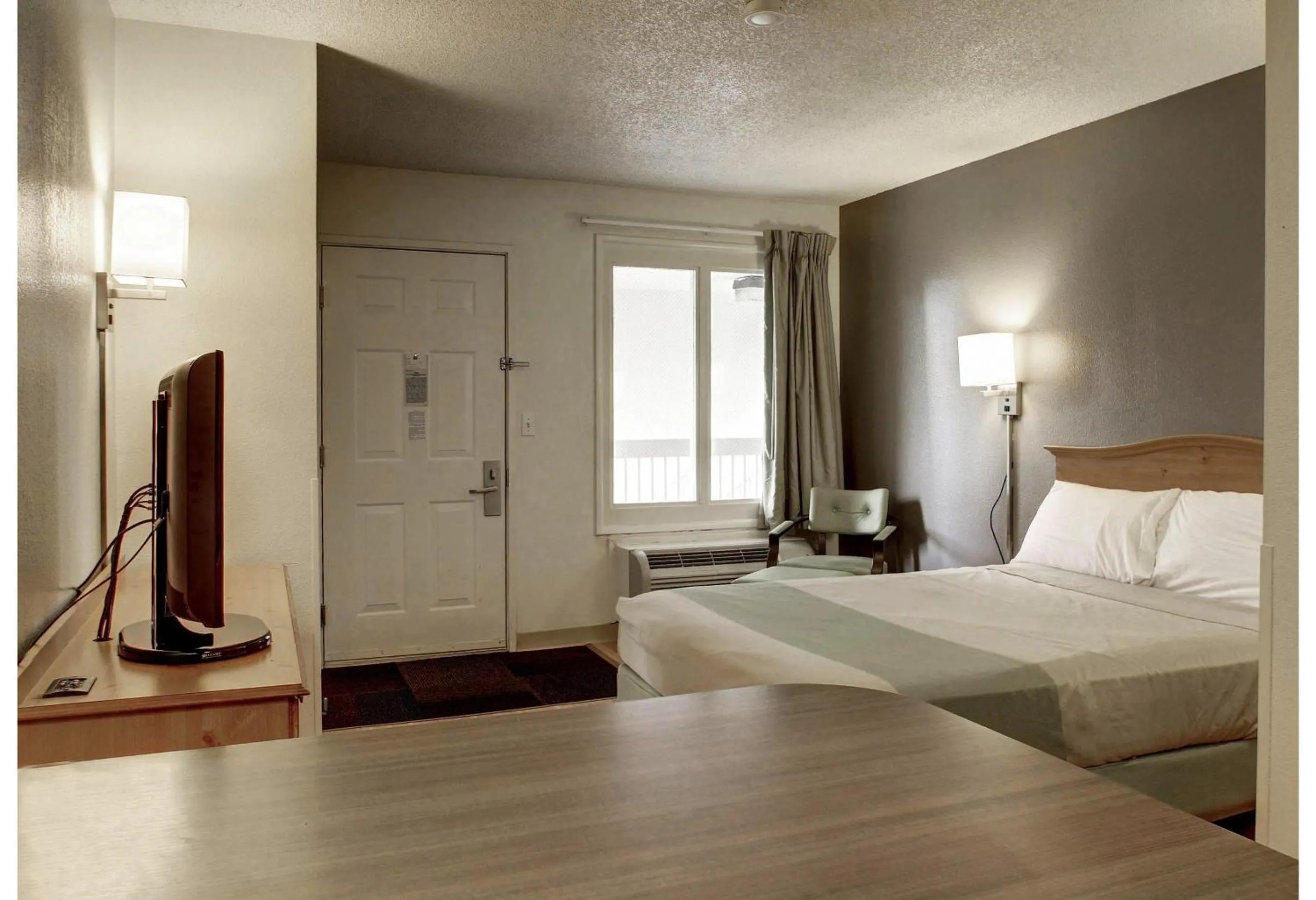 Bedroom, Bed in Studio 6 - Murray, UT