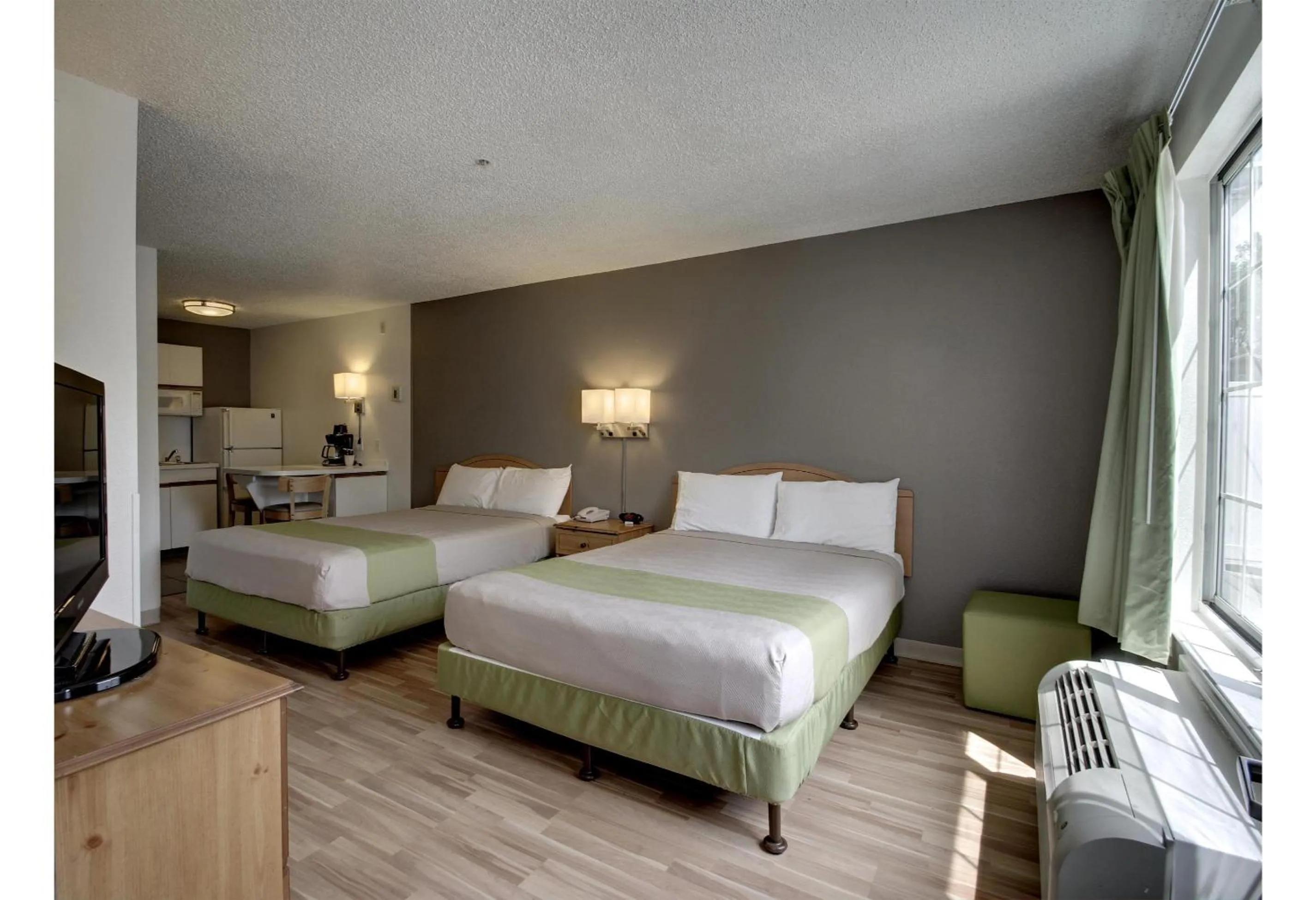 Bedroom, Bed in Studio 6 - Murray, UT